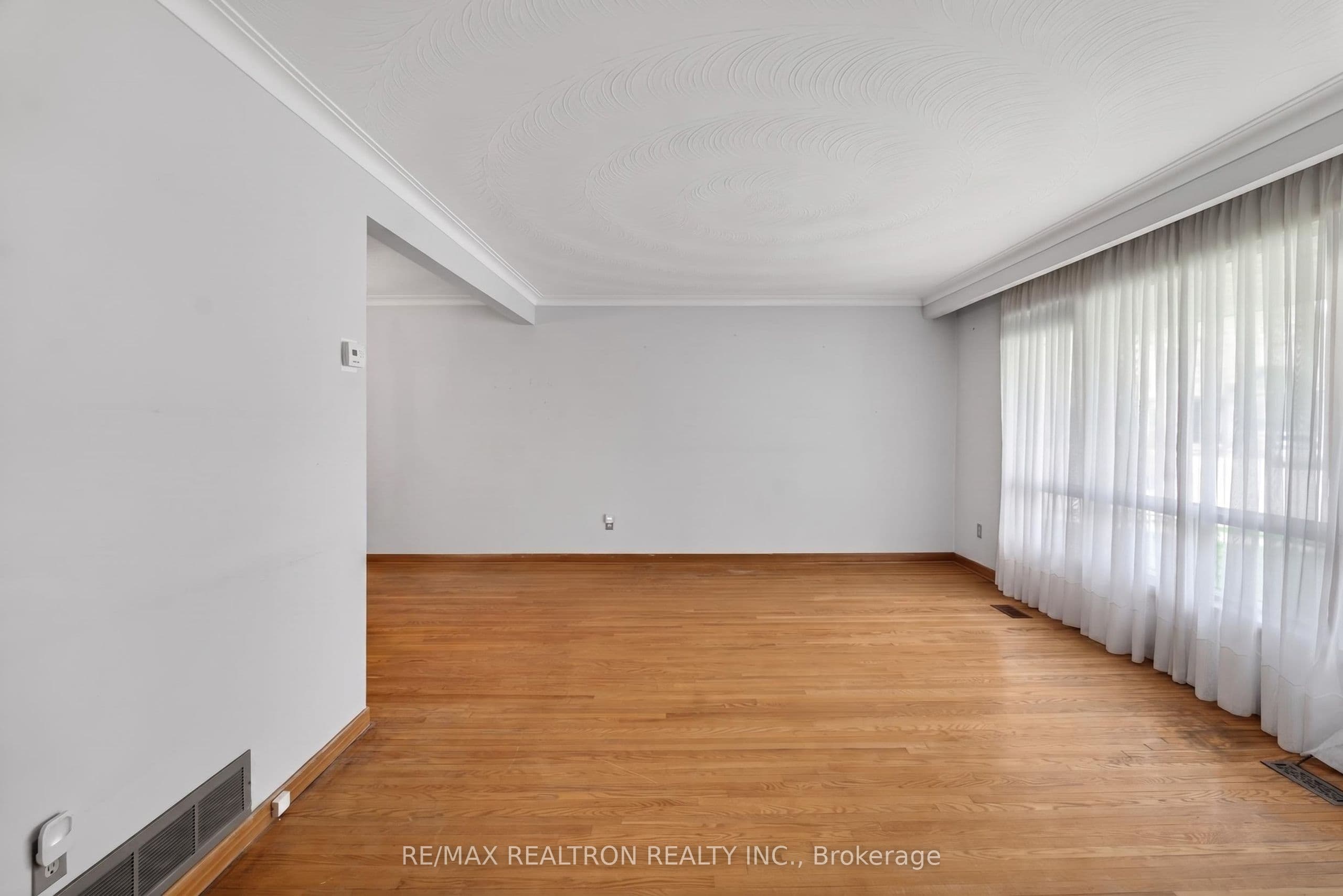 19 Claridge Drive — photo 31