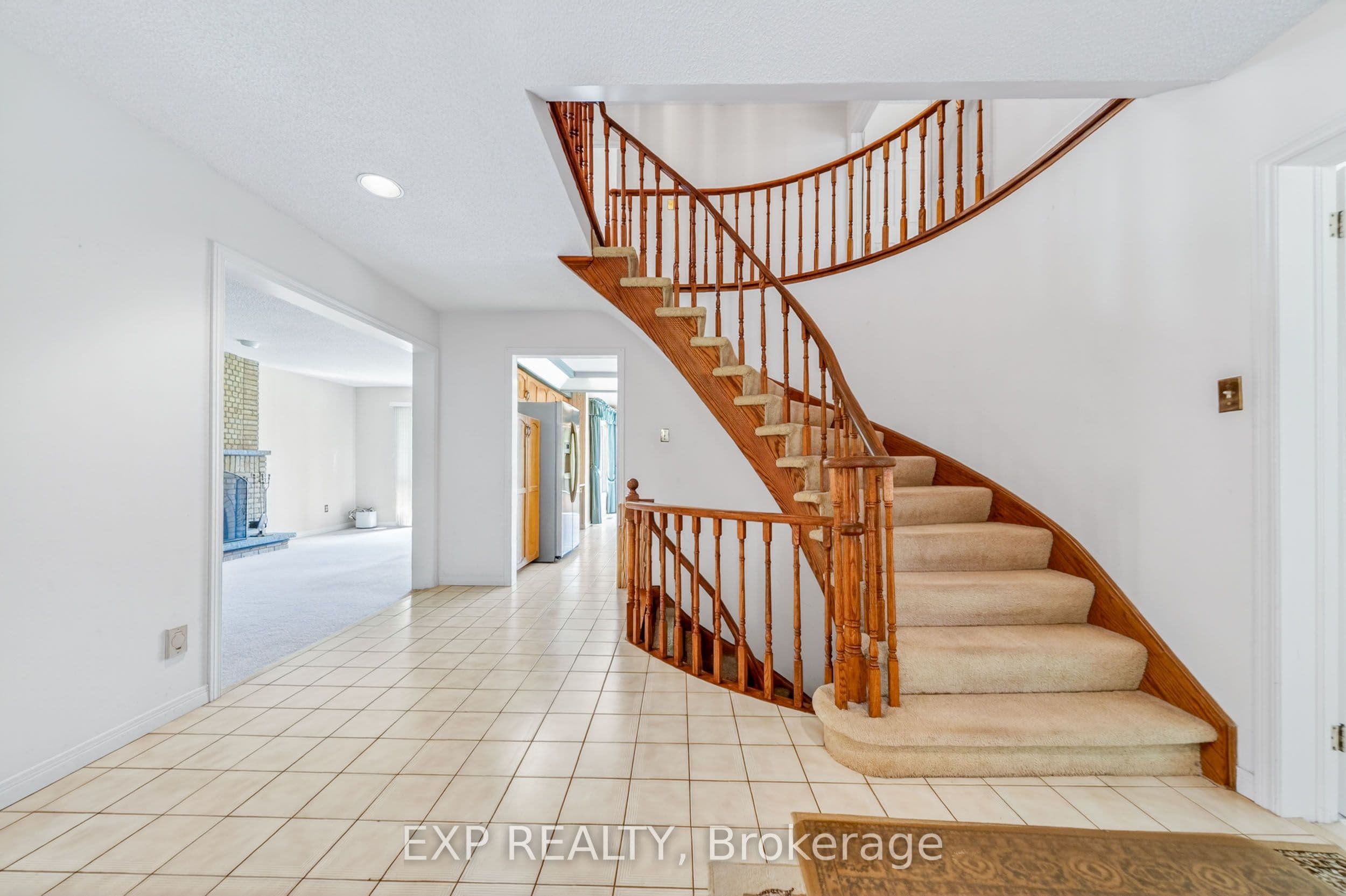 51 Sanderson Crescent — photo 17