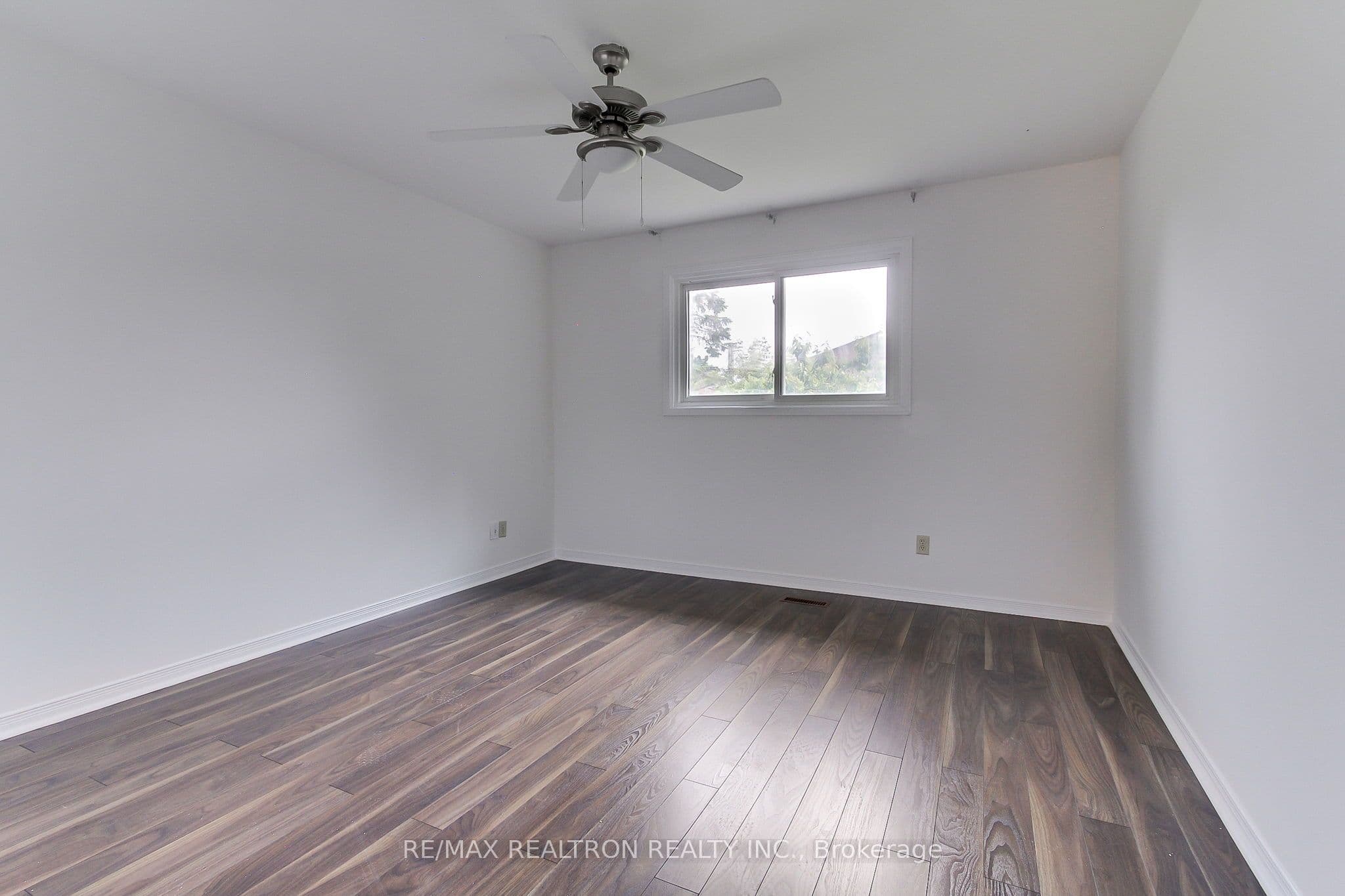 19 Crystal Drive N — photo 35