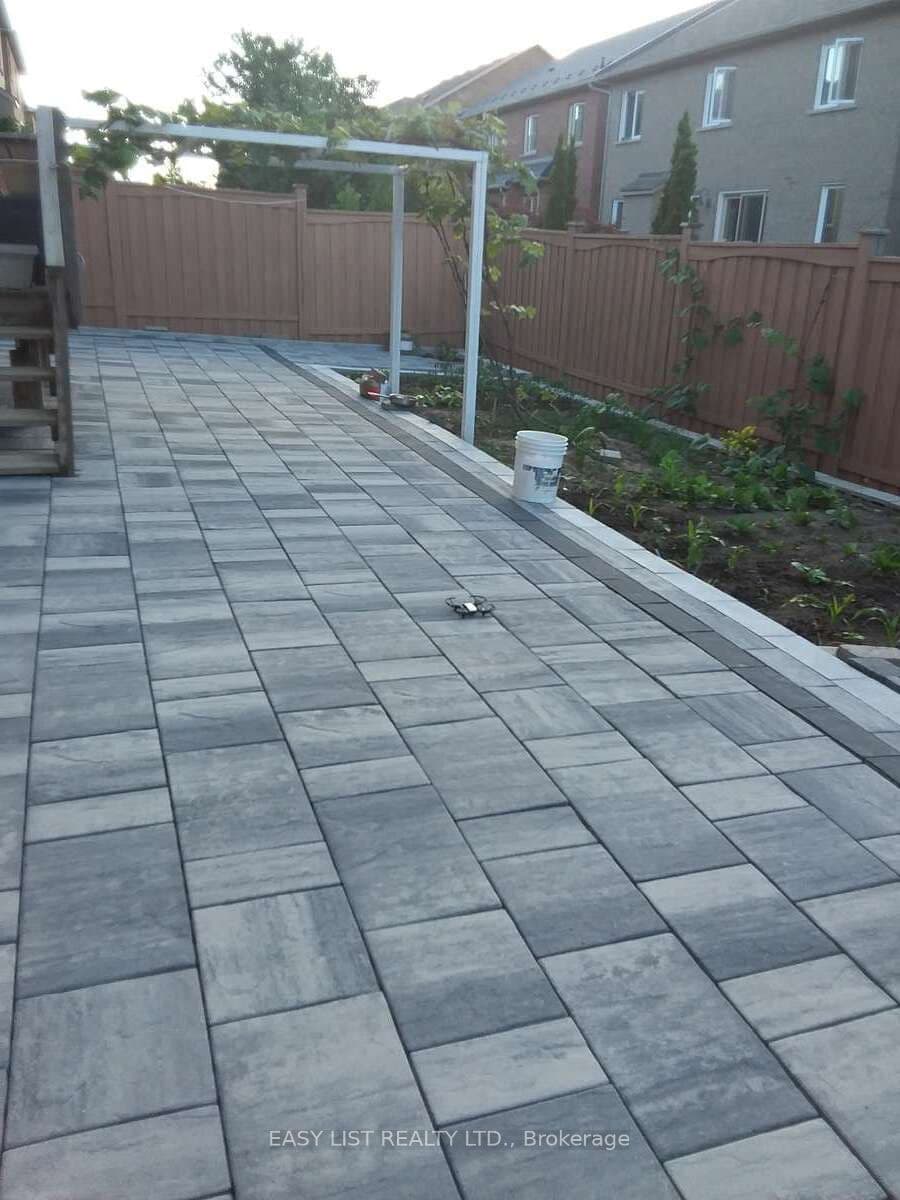 16 Grovewood Street — photo 4