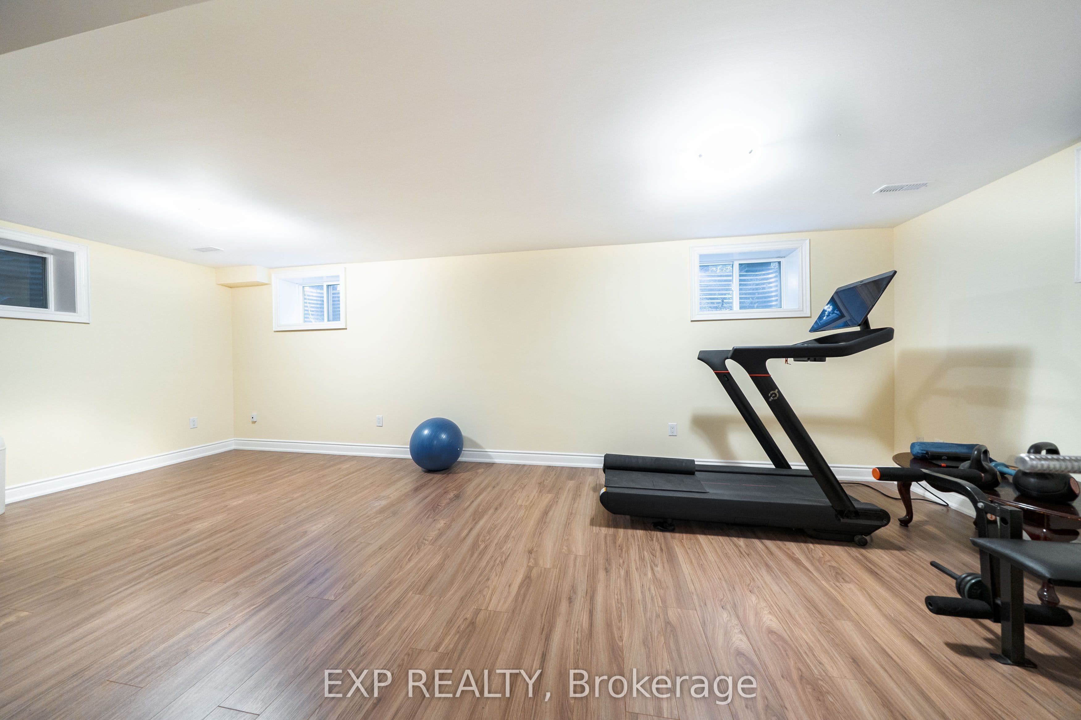 90 Brillinger Street — photo 43