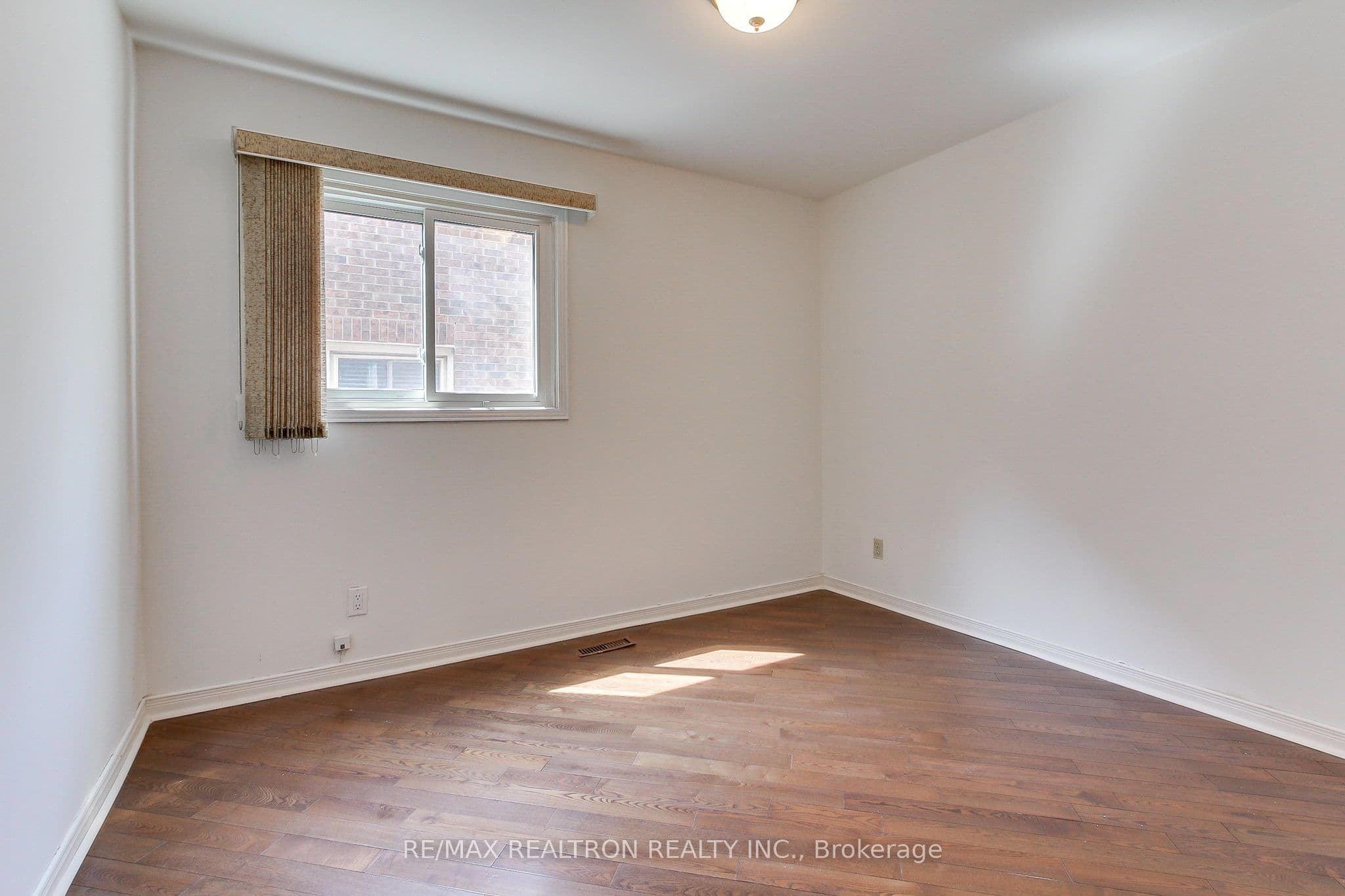 19 Crystal Drive N — photo 24