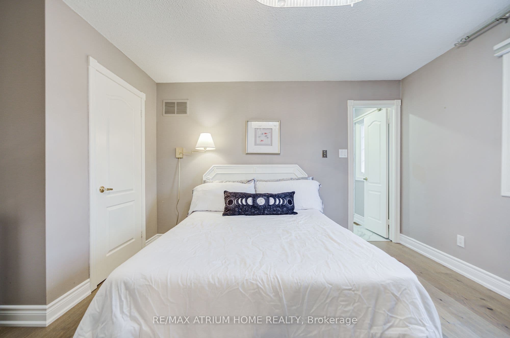 70 Strathearn Avenue — photo 24