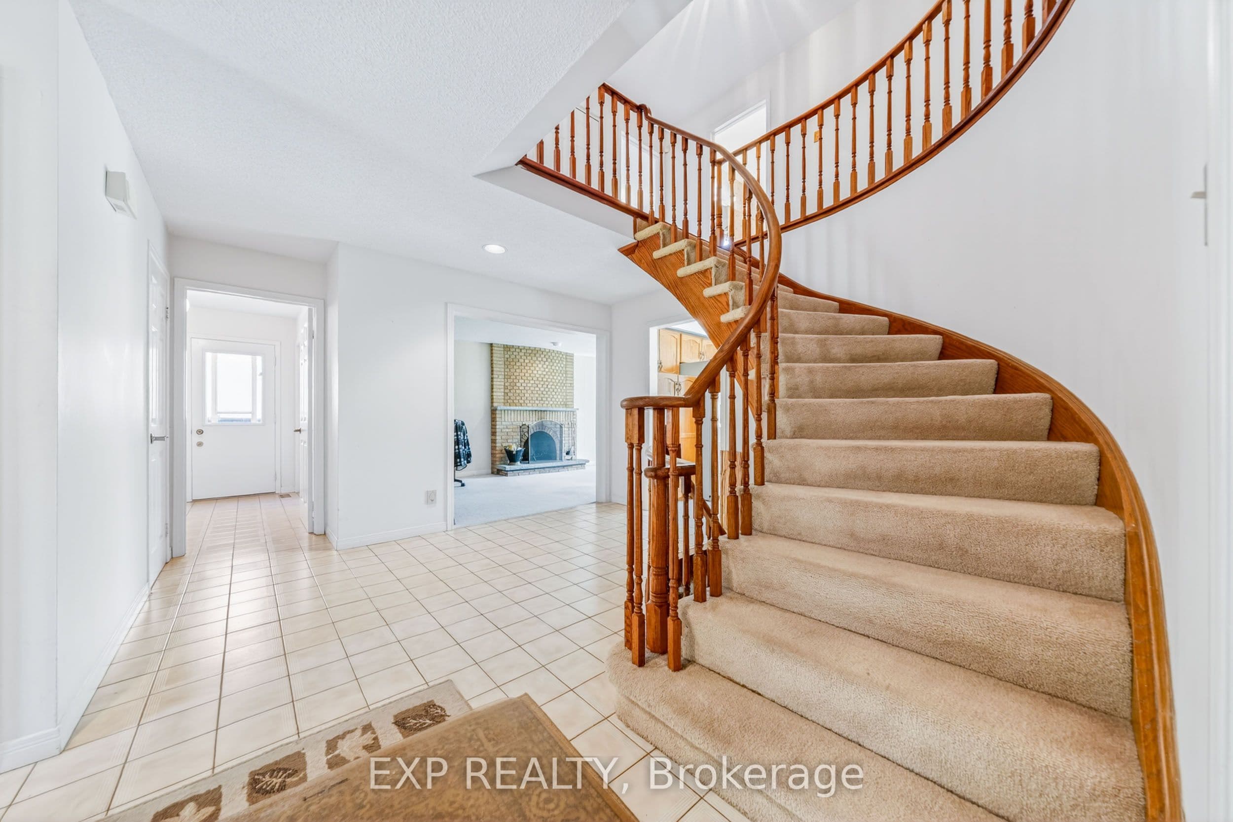 51 Sanderson Crescent — photo 23