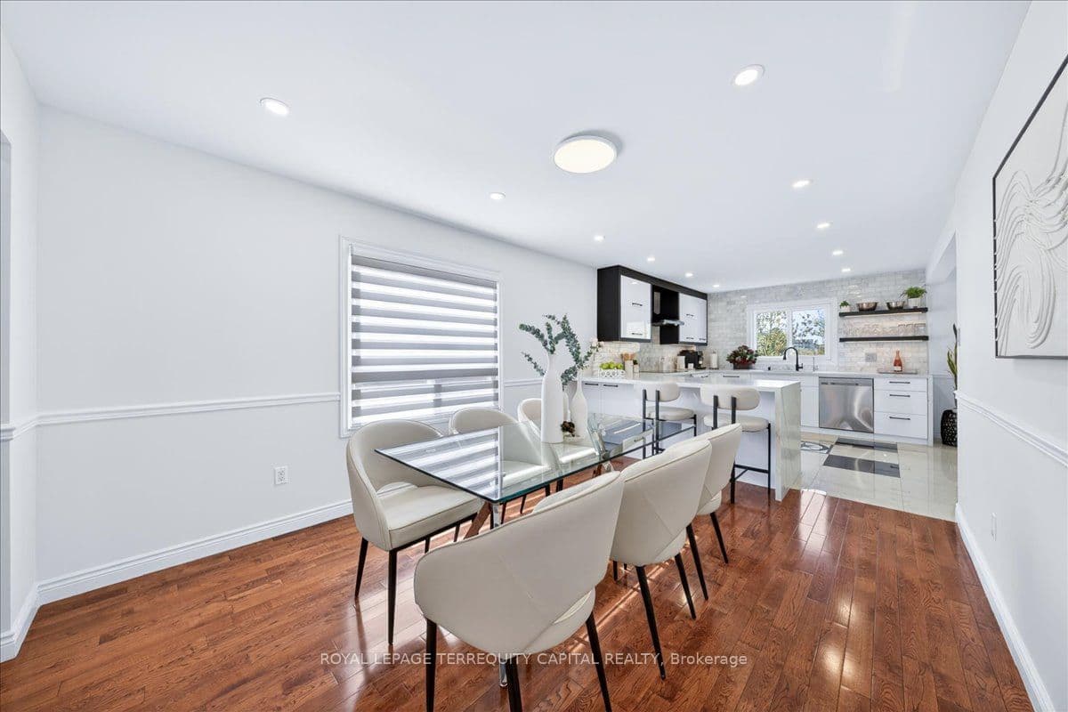 8 Marchwood Crescent — photo 11
