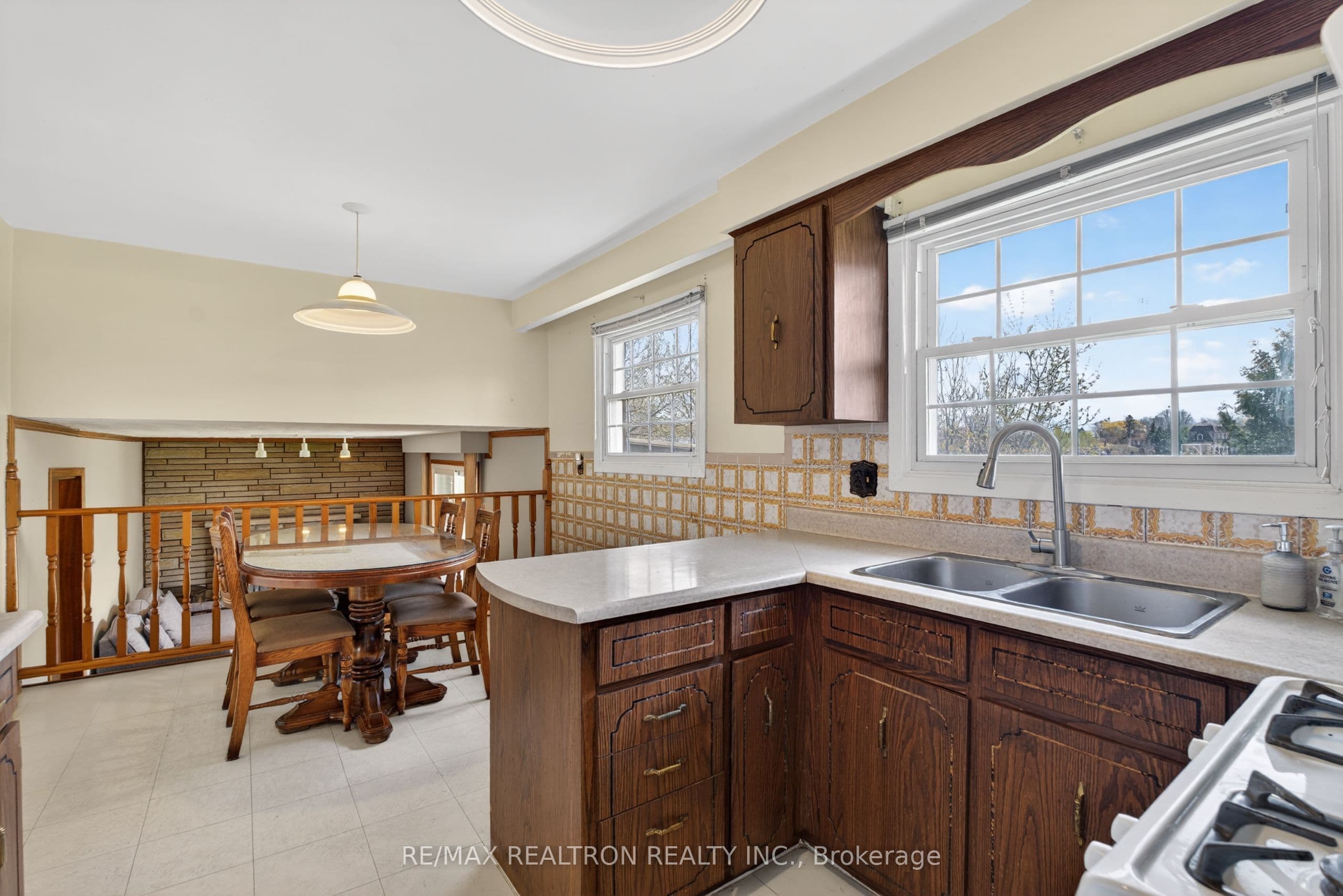 19 Claridge Drive — photo 36