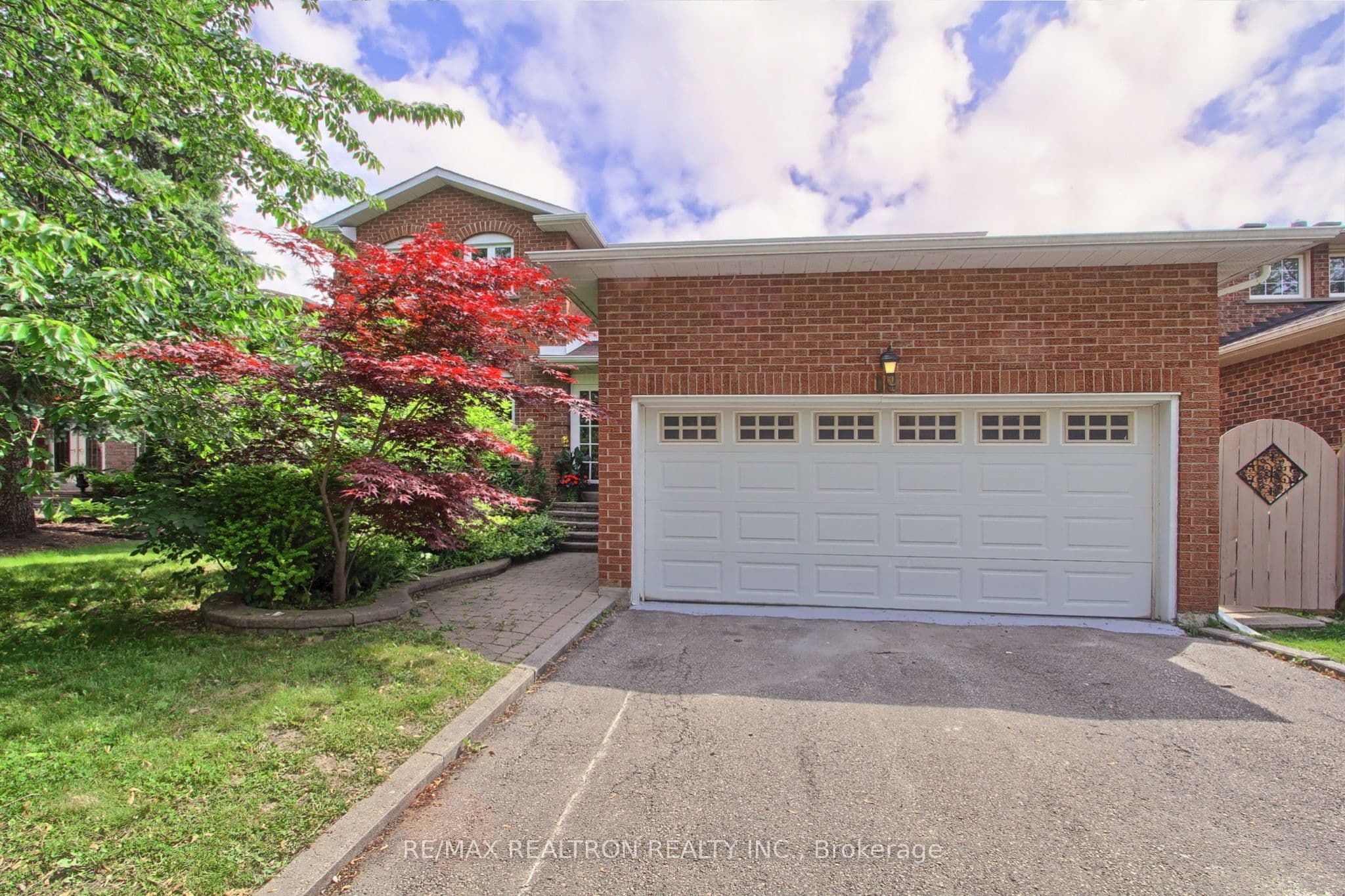 19 Crystal Drive N — photo 2