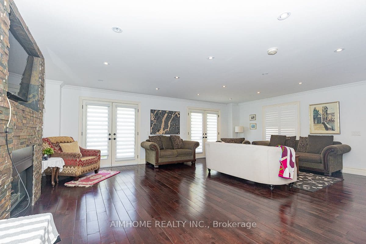 220 Weldrick Road W — photo 23
