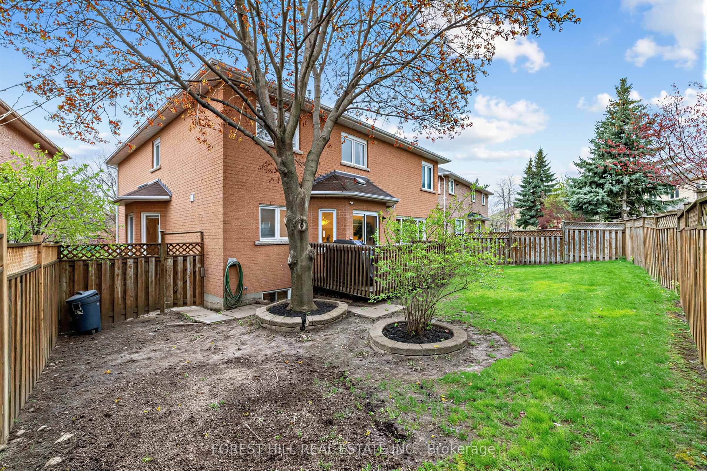 17 Lady Lynn Crescent — photo 46