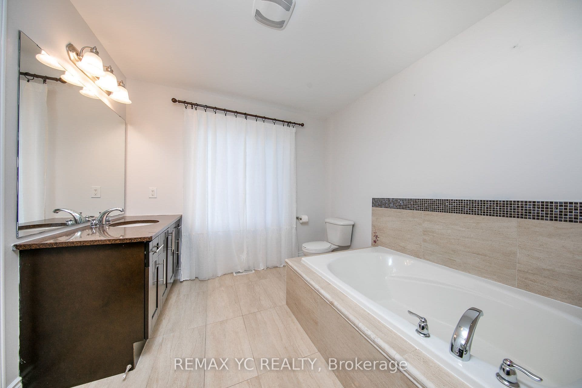 43 Laredo Drive — photo 40