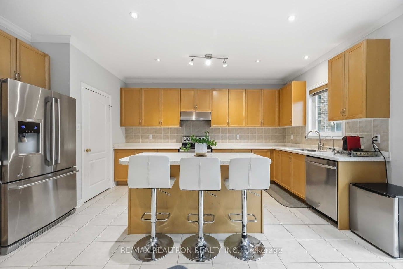 10 Dovetail Drive — photo 8