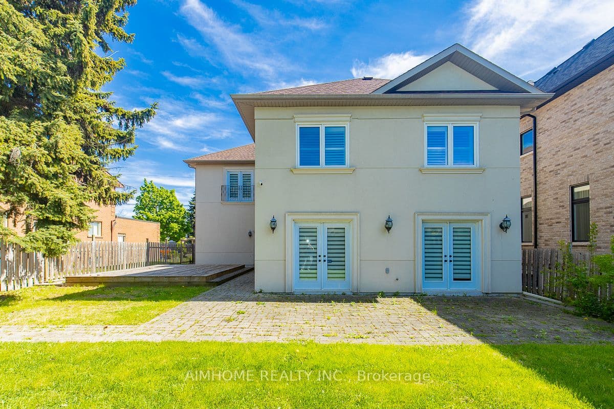220 Weldrick Road W — photo 48