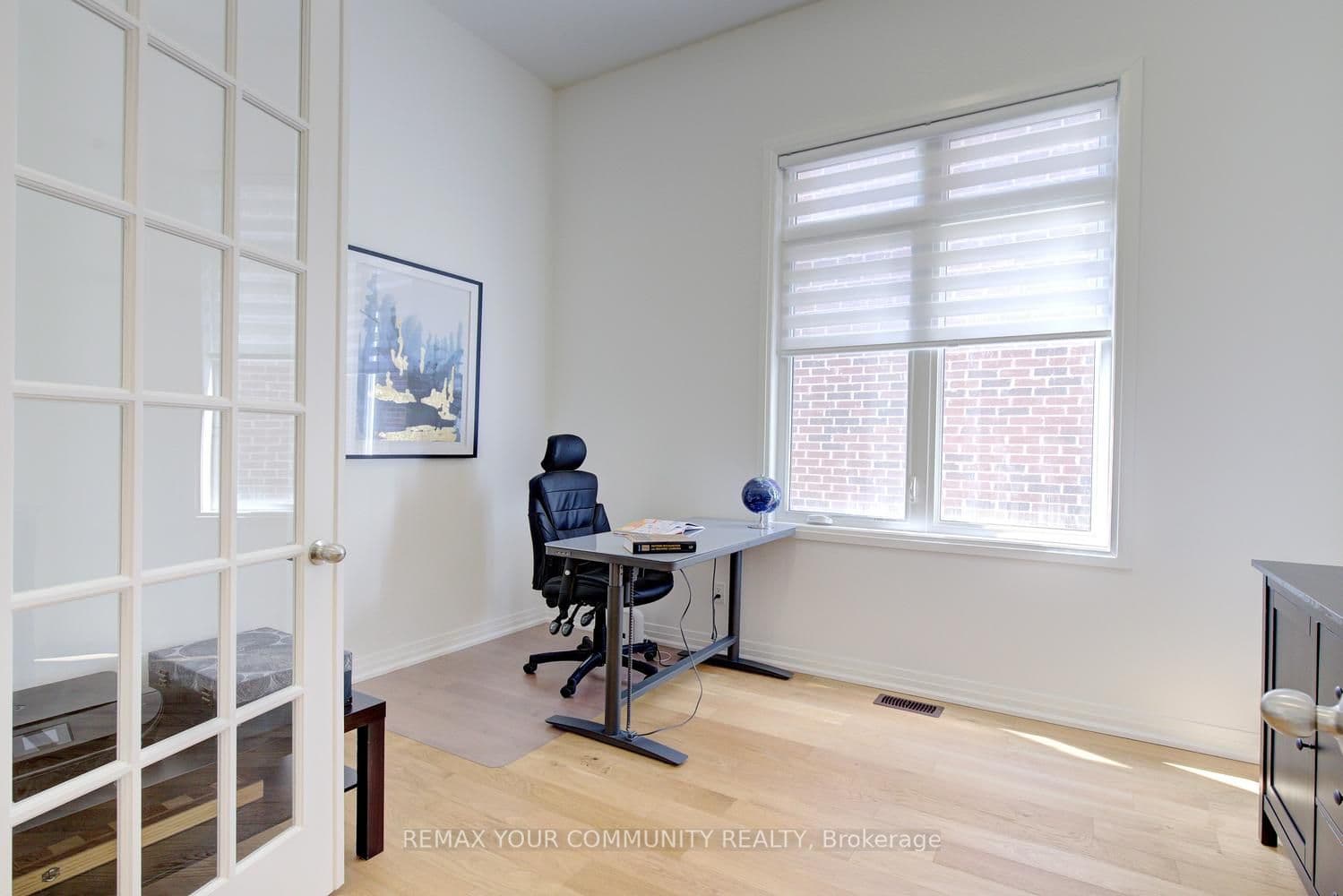 96 Bond Crescent — photo 3