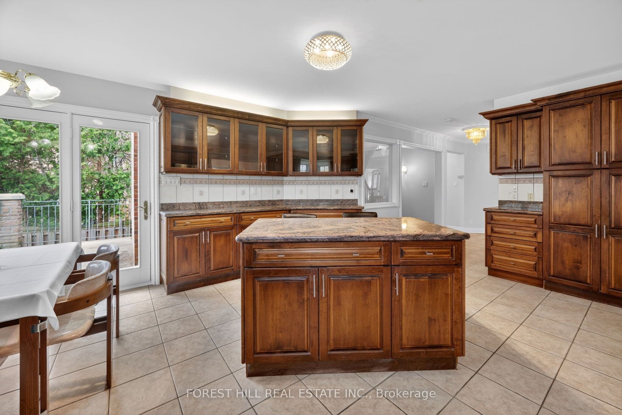 10601 Bathurst Street — photo 14