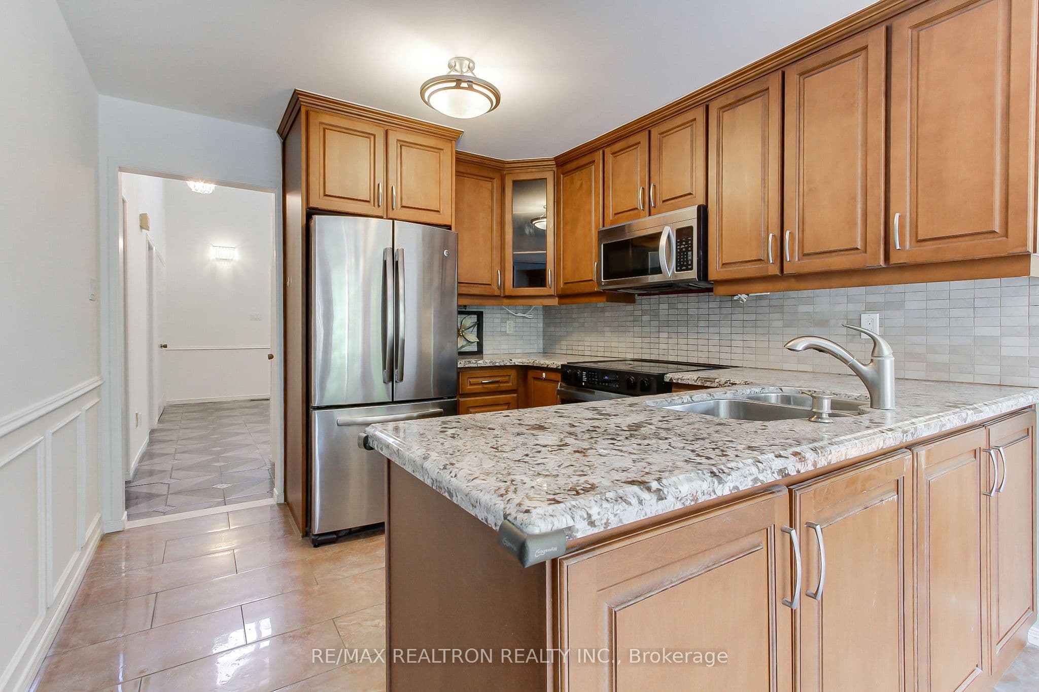 19 Crystal Drive N — photo 17