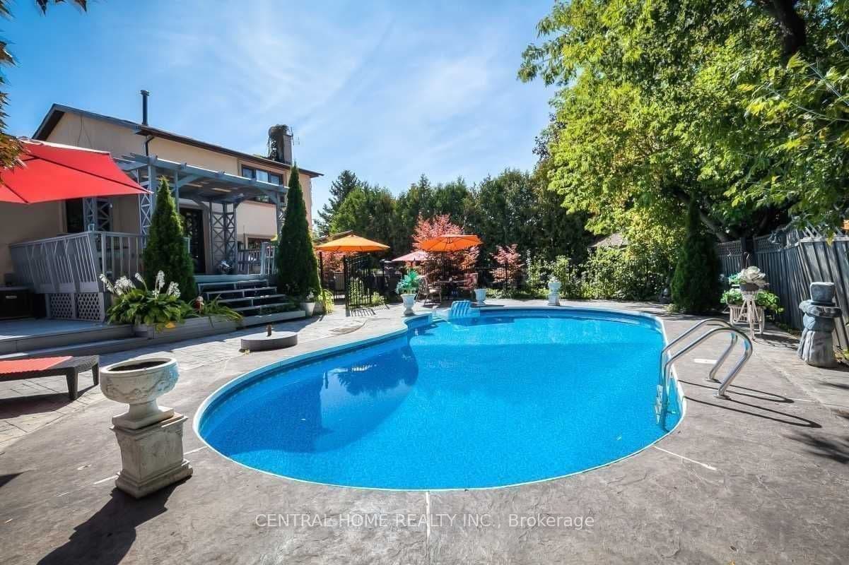 18 Mayvern Crescent — photo 40
