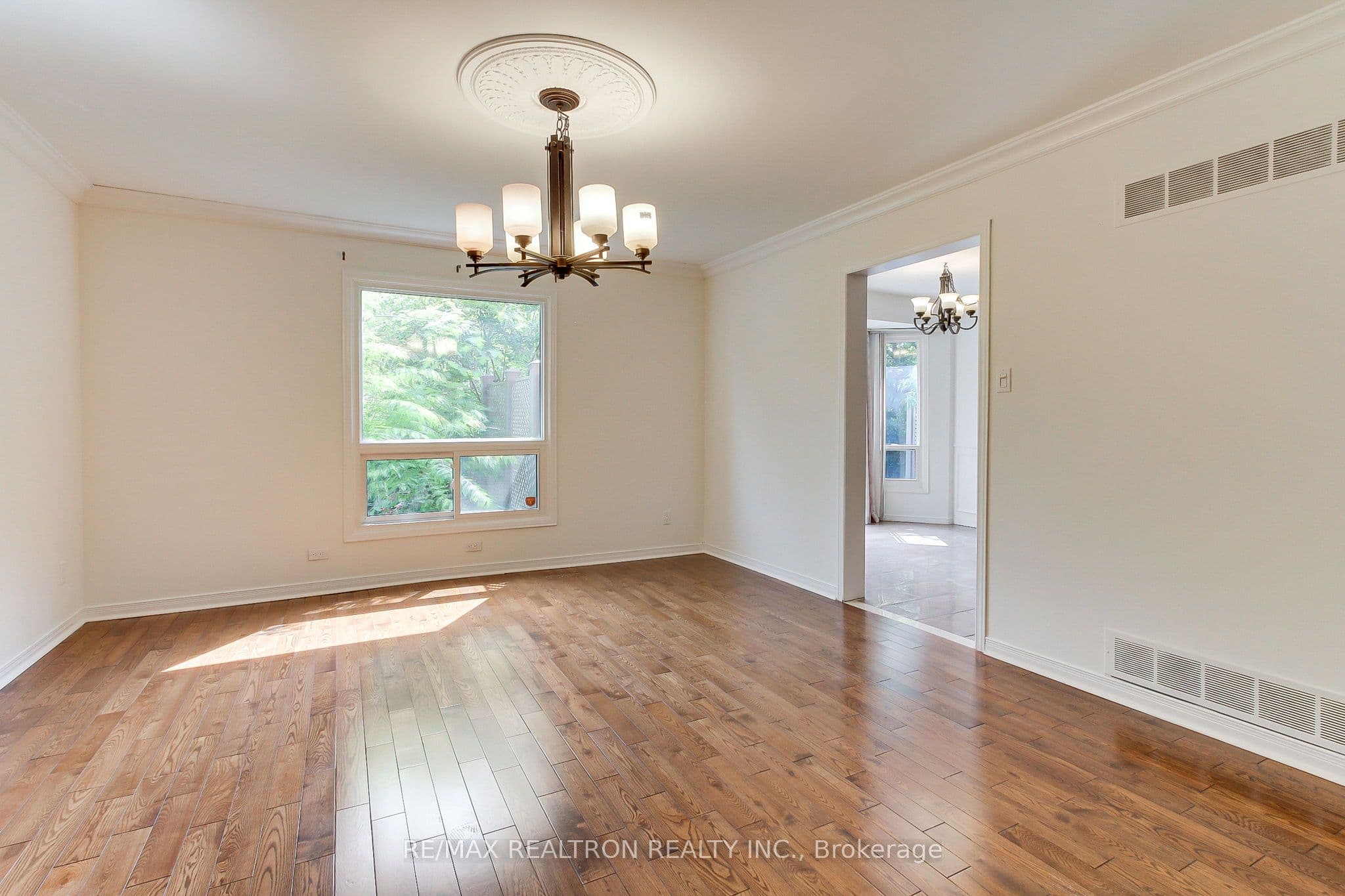 19 Crystal Drive N — photo 15