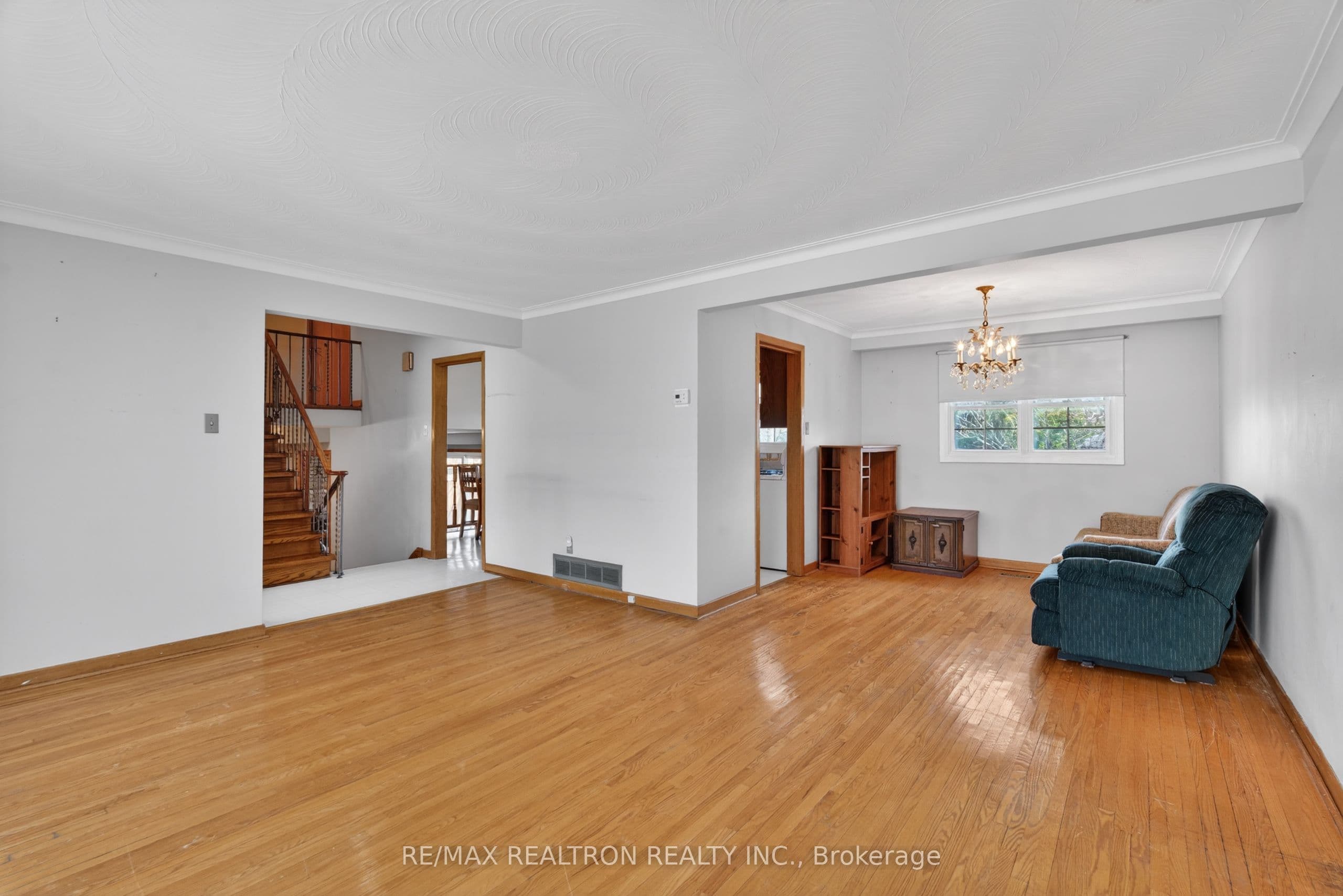 19 Claridge Drive — photo 33