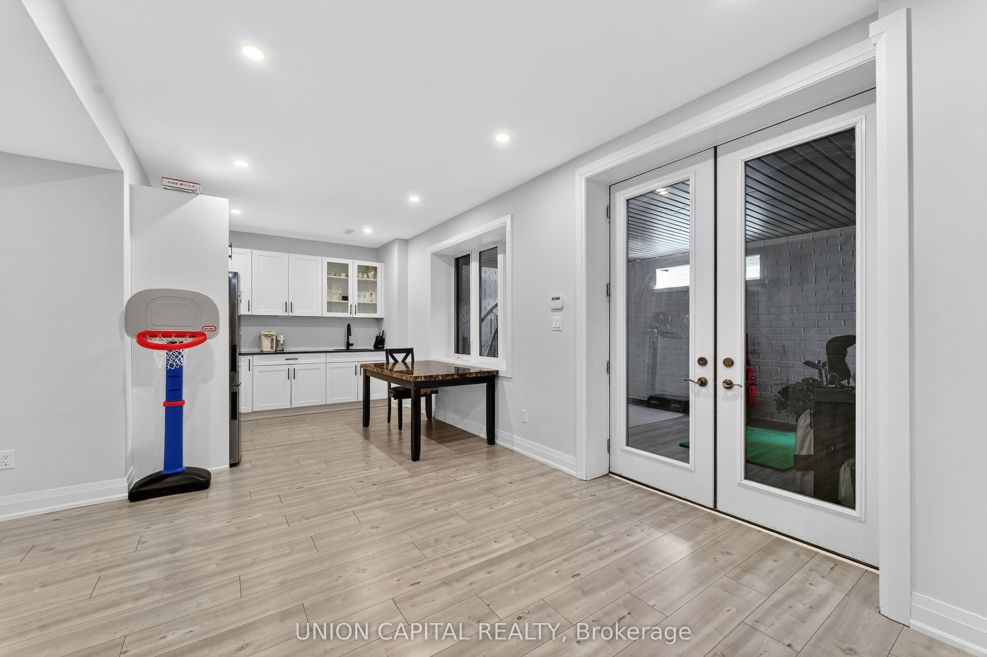 29 Elm Grove Avenue — photo 32