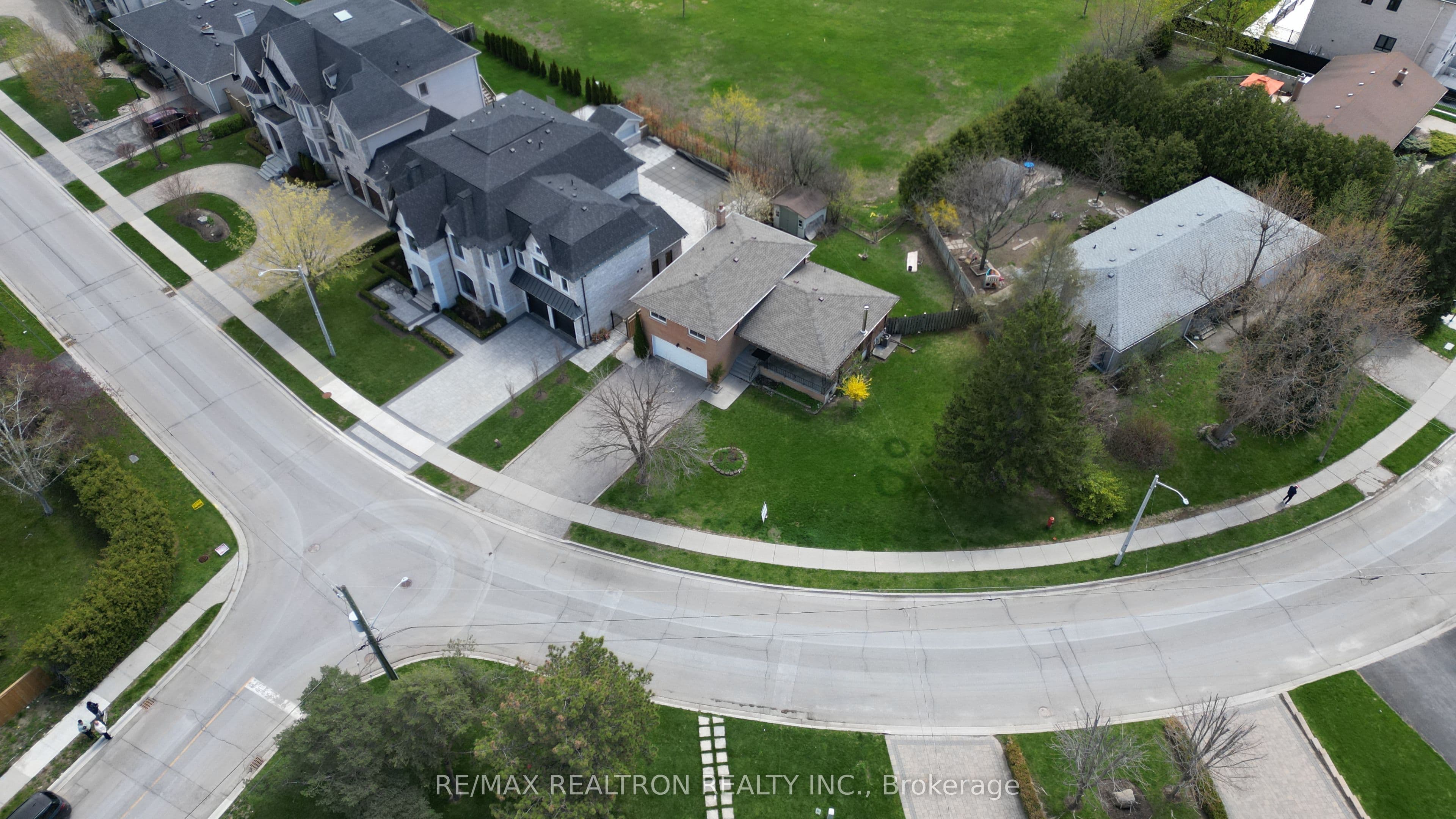 19 Claridge Drive — photo 14