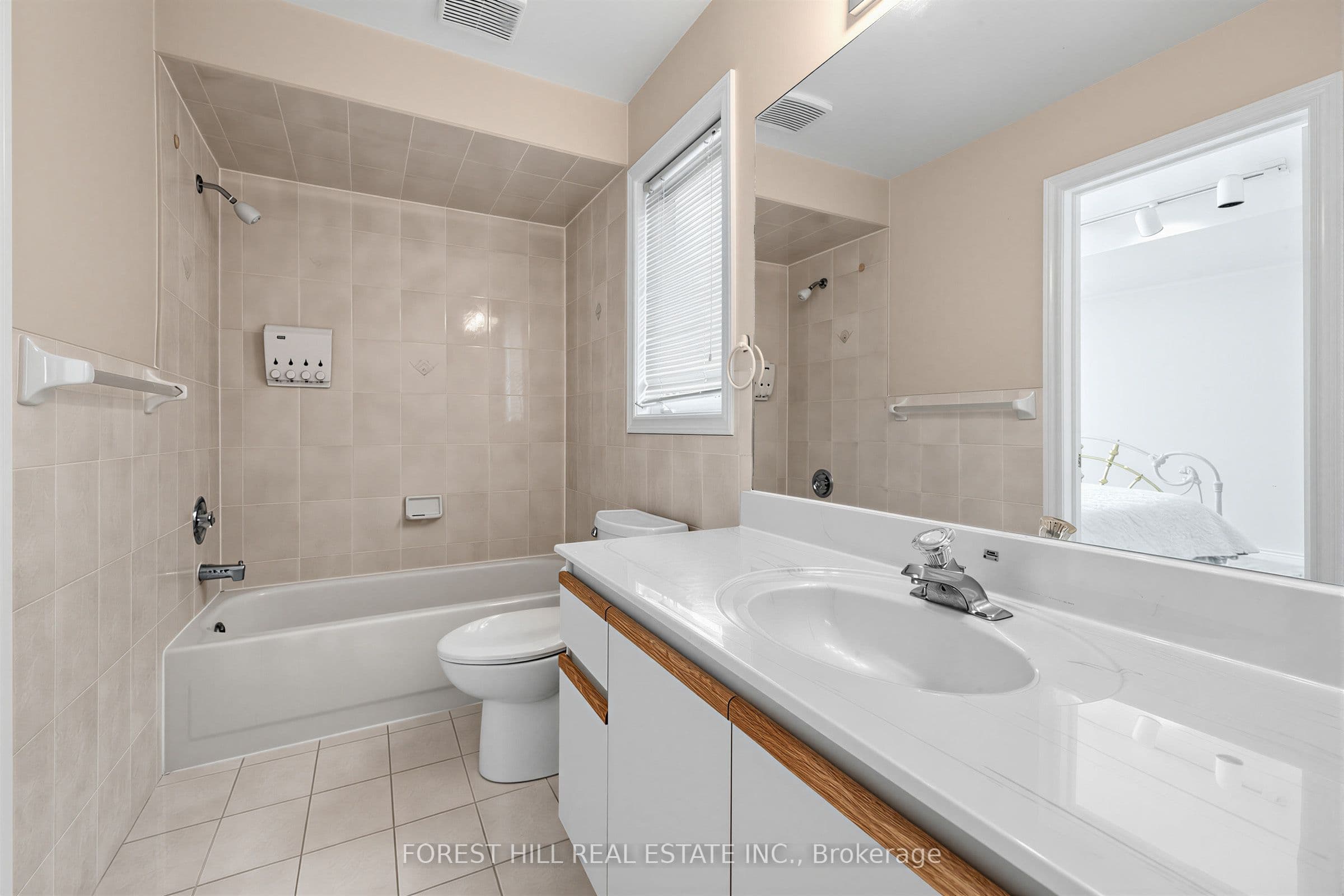 17 Lady Lynn Crescent — photo 28