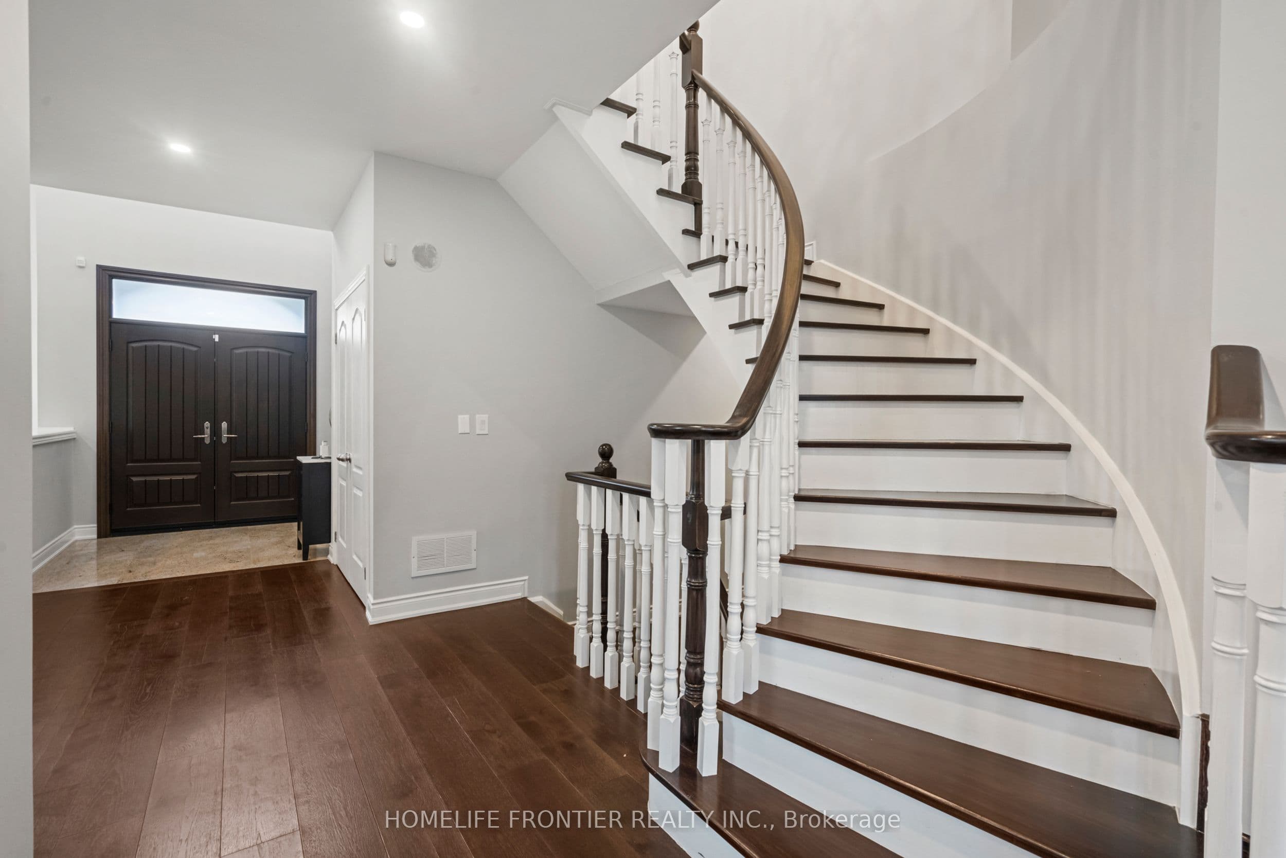 7 Edenbrook Crescent — photo 6