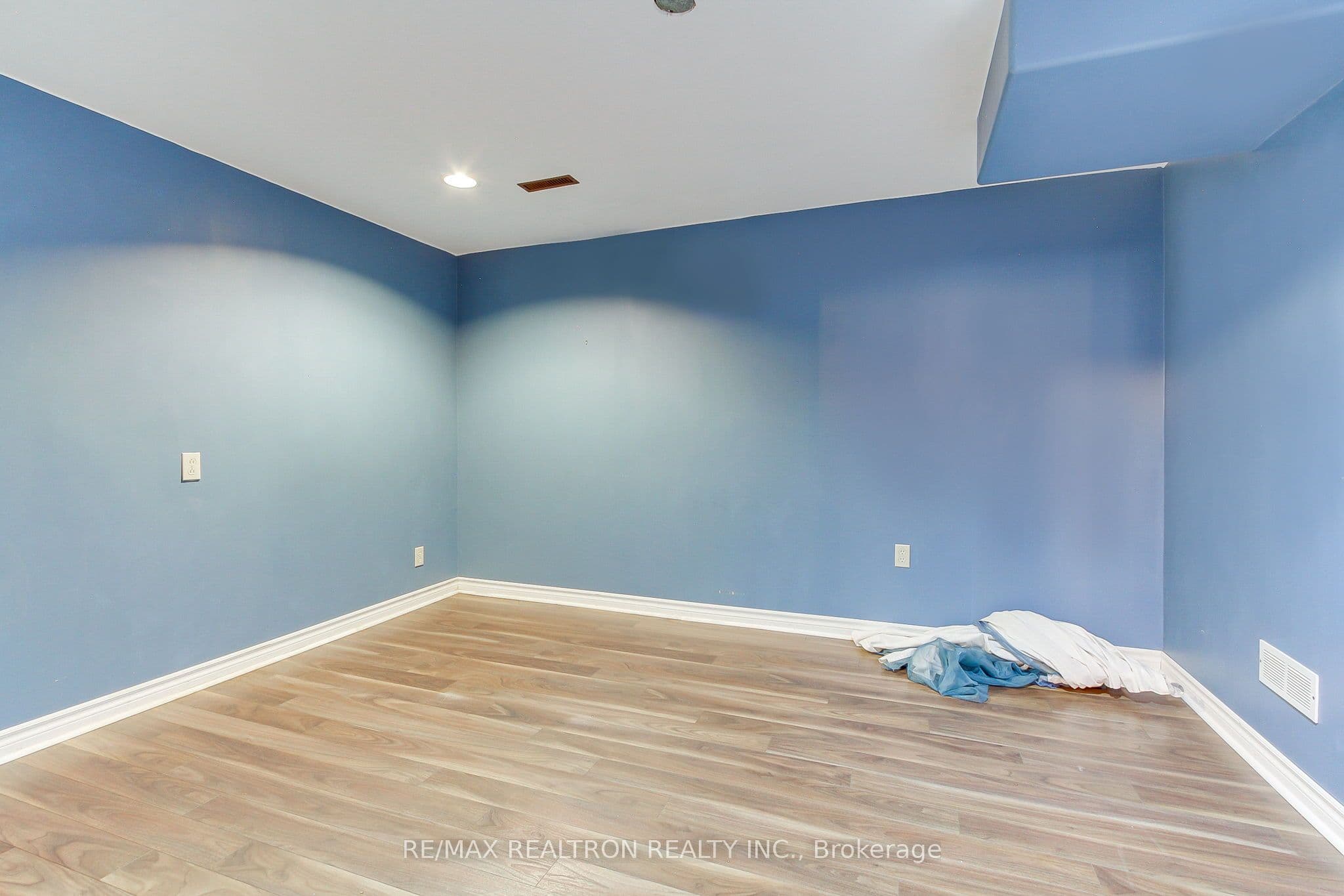 19 Crystal Drive N — photo 45