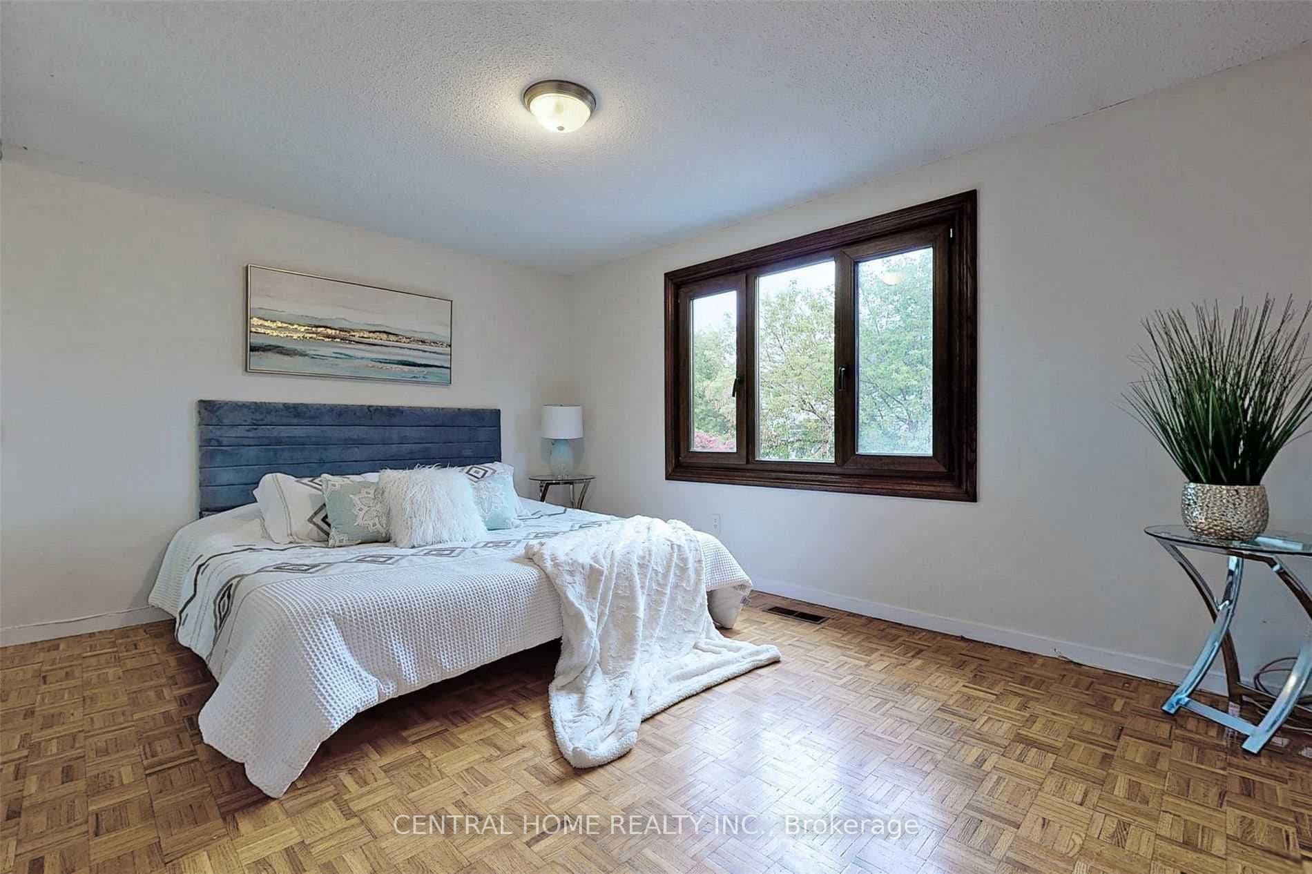 18 Mayvern Crescent — photo 13