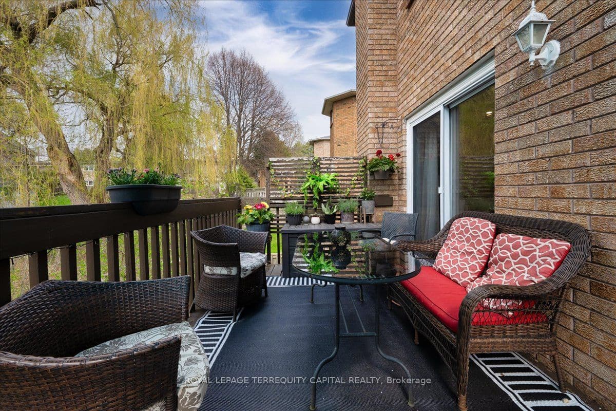 8 Marchwood Crescent — photo 47
