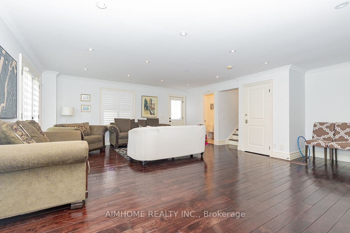 220 Weldrick Road W — photo 21