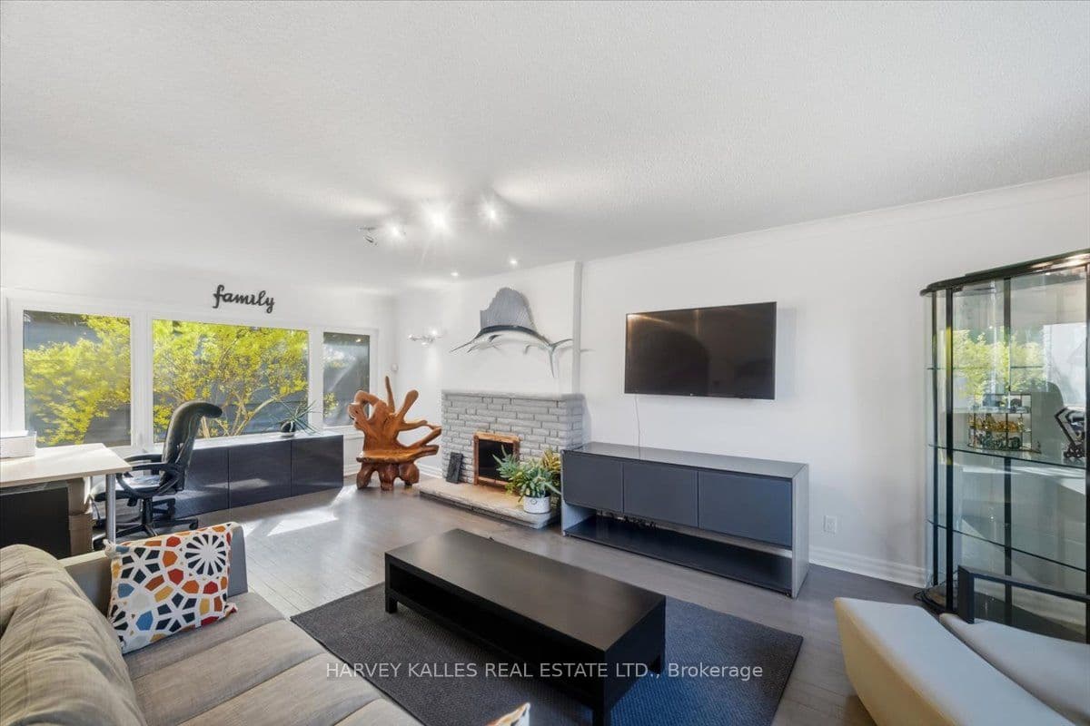 72 Walmer Road — photo 8