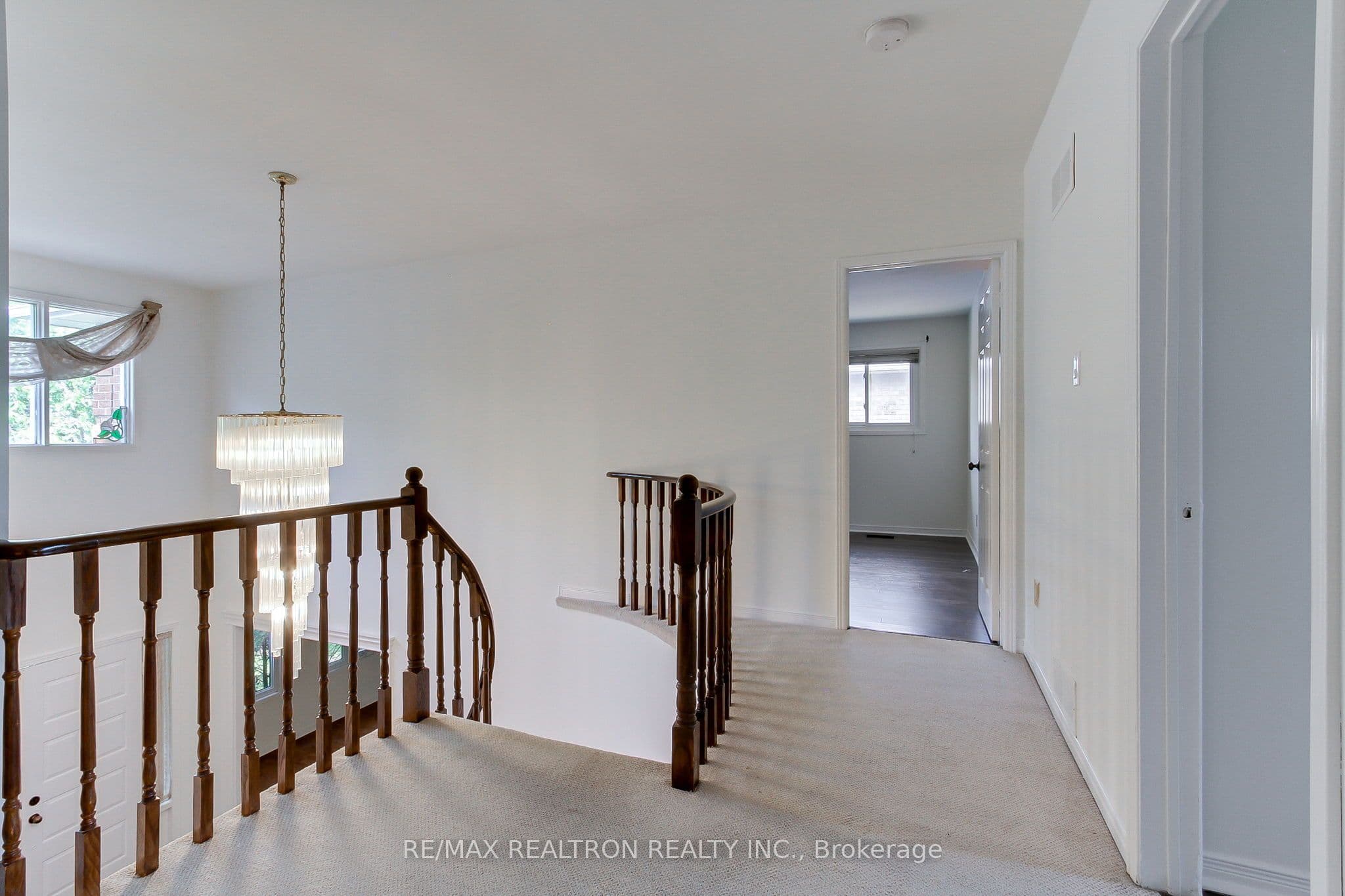 19 Crystal Drive N — photo 28