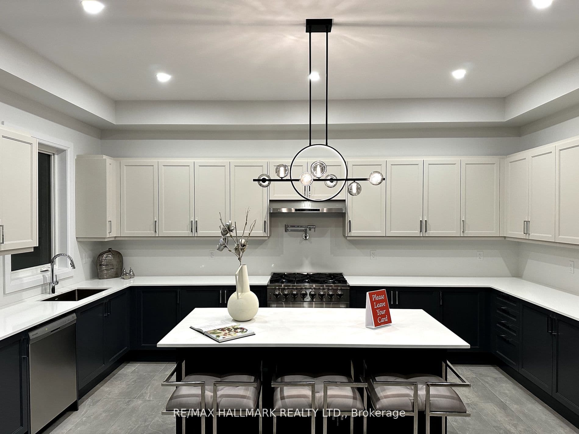15 Aida Place N — photo 14