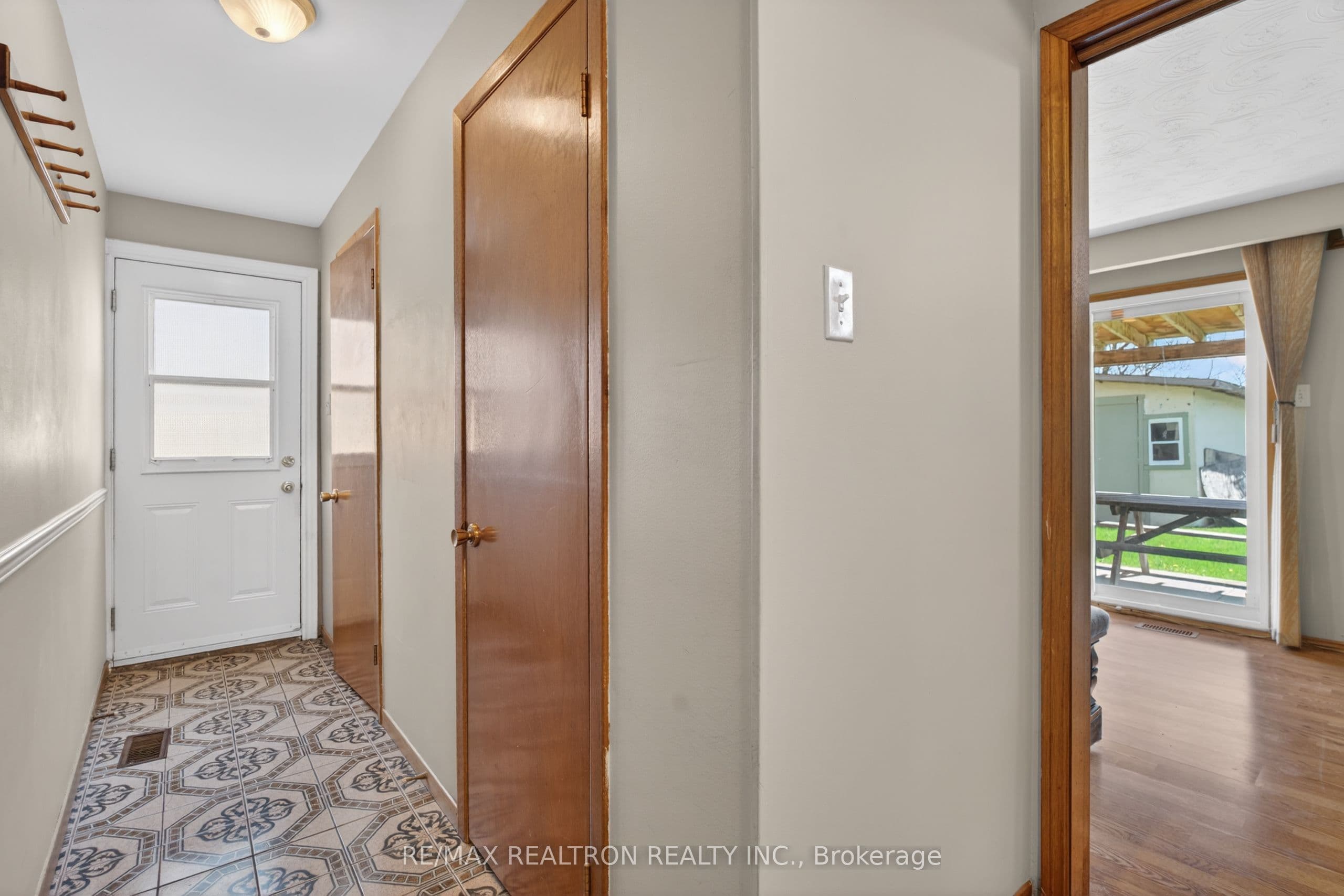 19 Claridge Drive — photo 45