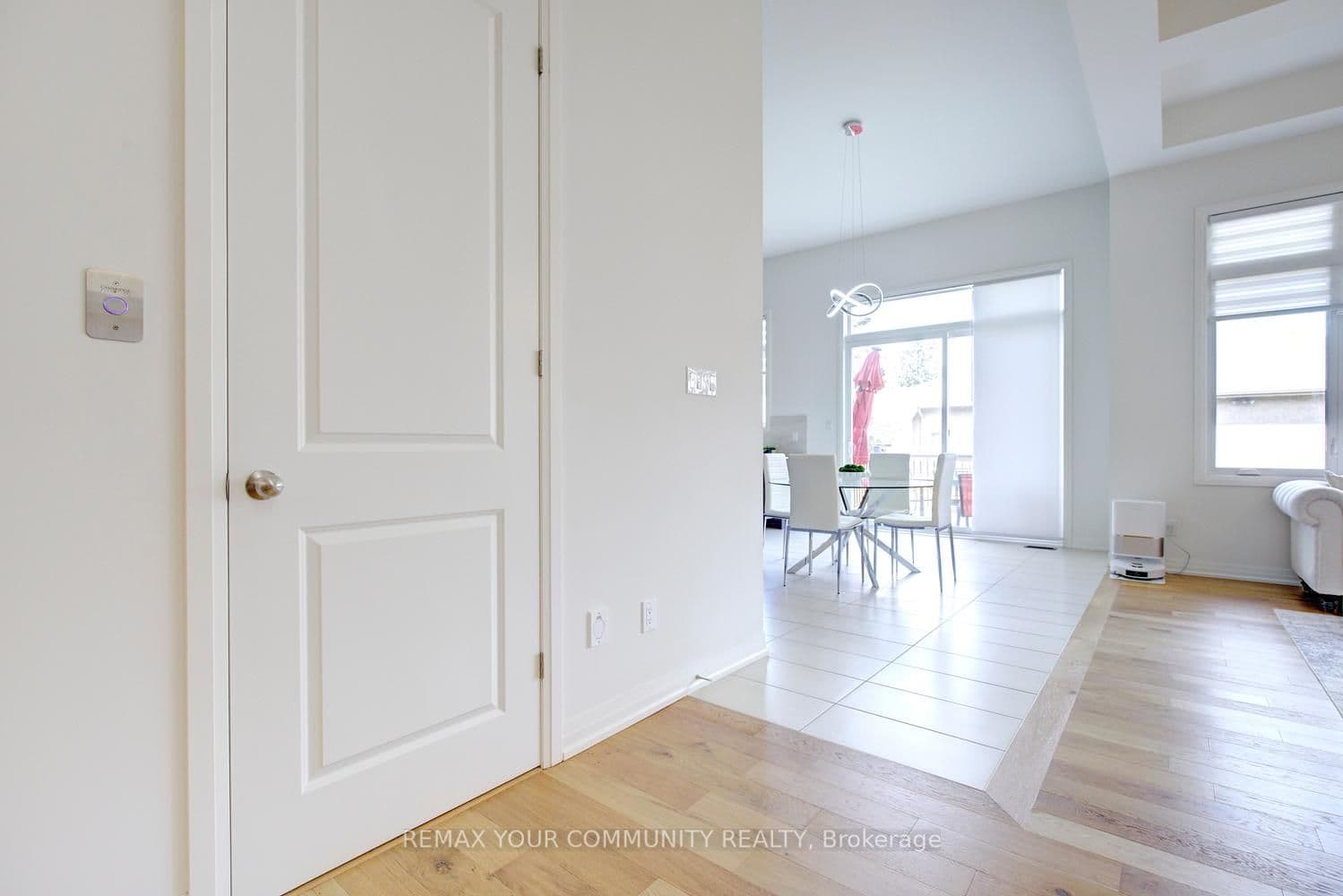 96 Bond Crescent — photo 4