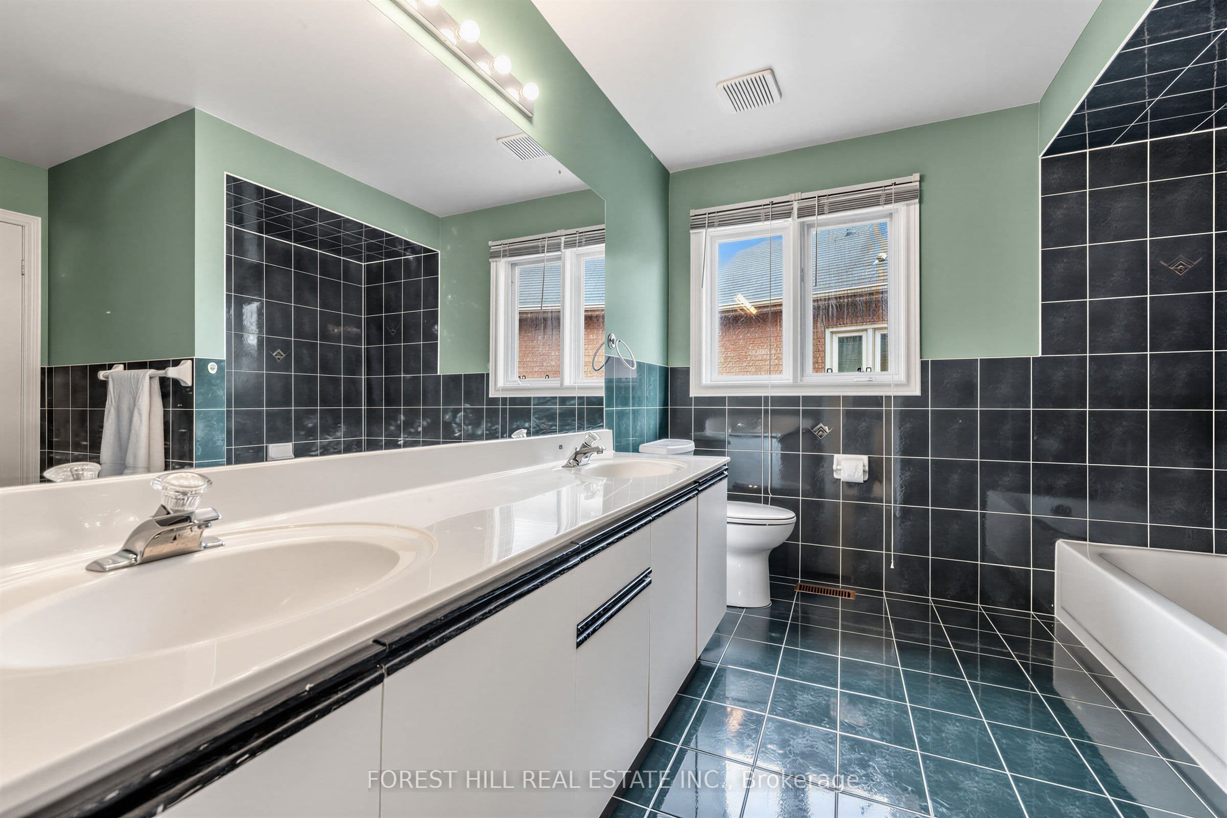 17 Lady Lynn Crescent — photo 31