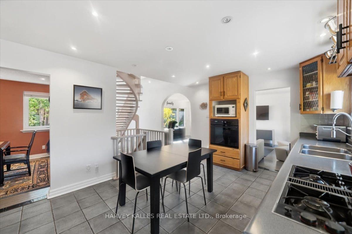 72 Walmer Road — photo 14