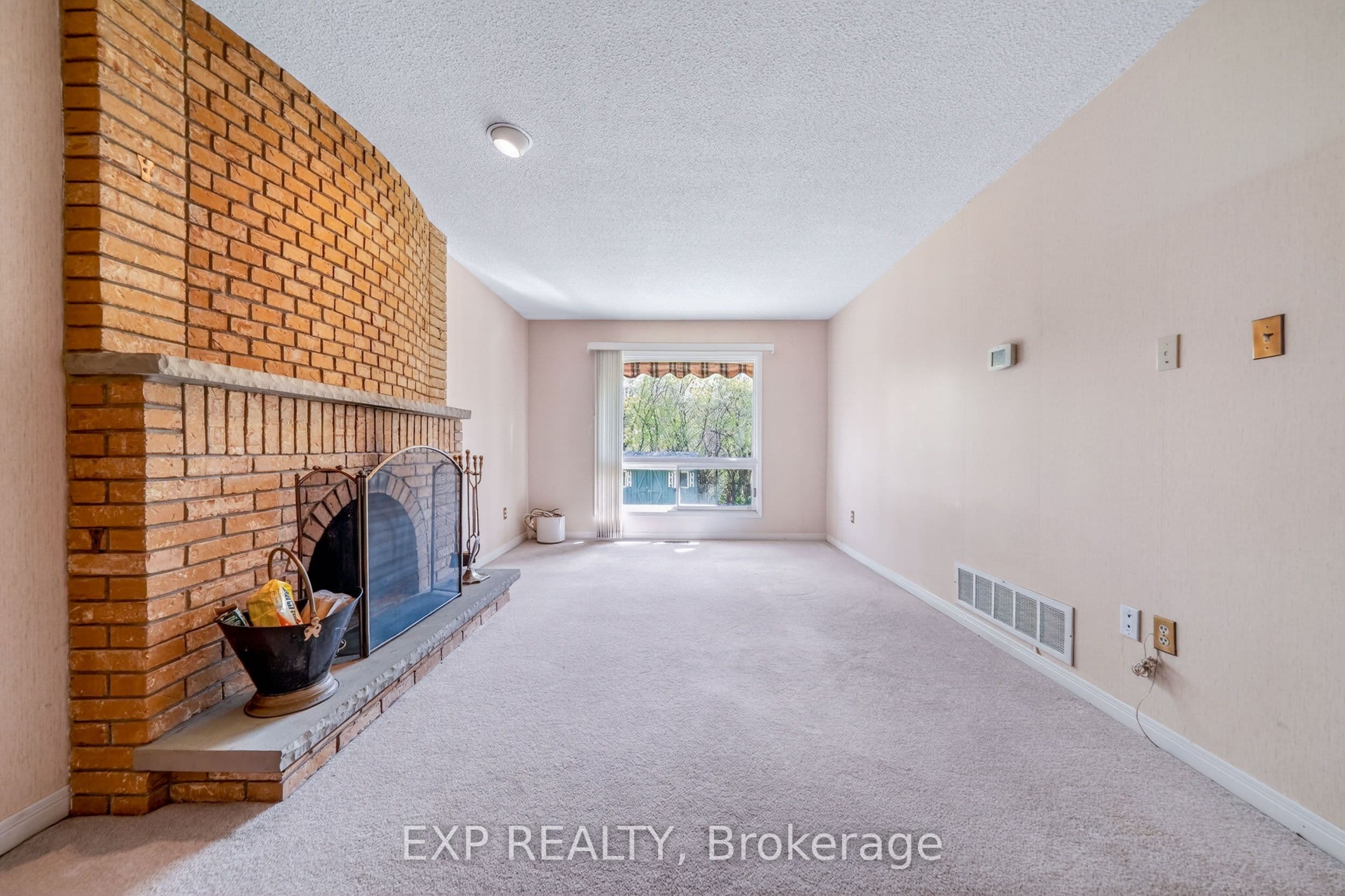 51 Sanderson Crescent — photo 40