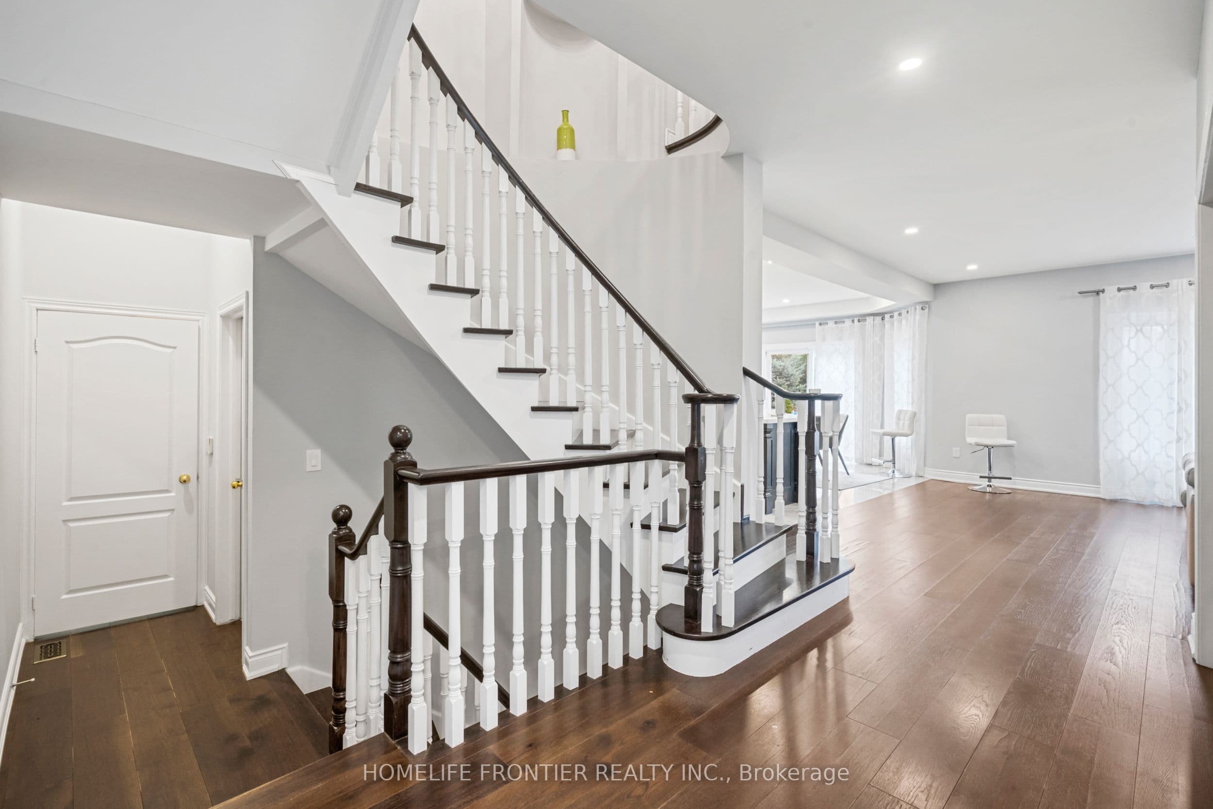 7 Edenbrook Crescent — photo 5