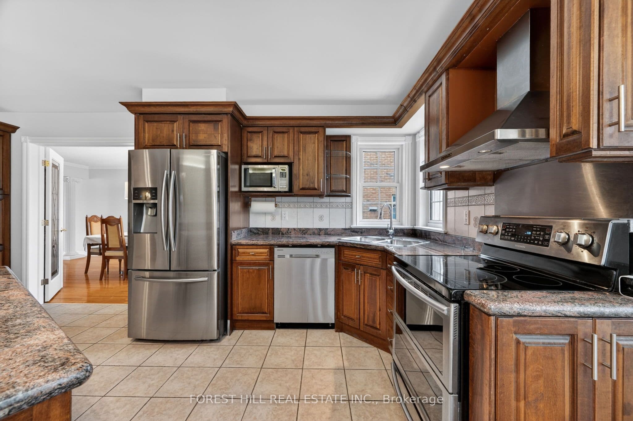 10601 Bathurst Street — photo 13