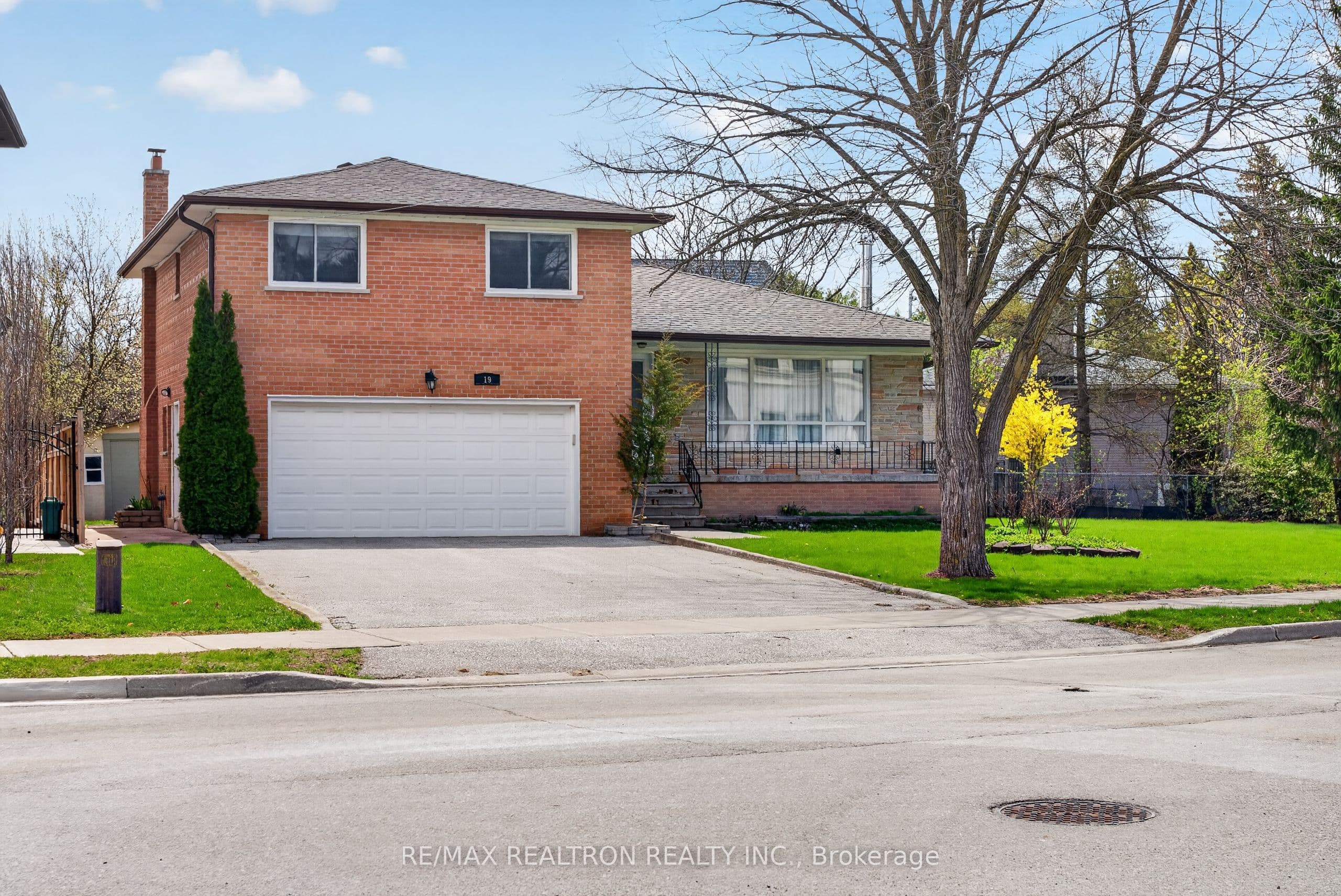 19 Claridge Drive, Richmond Hill
