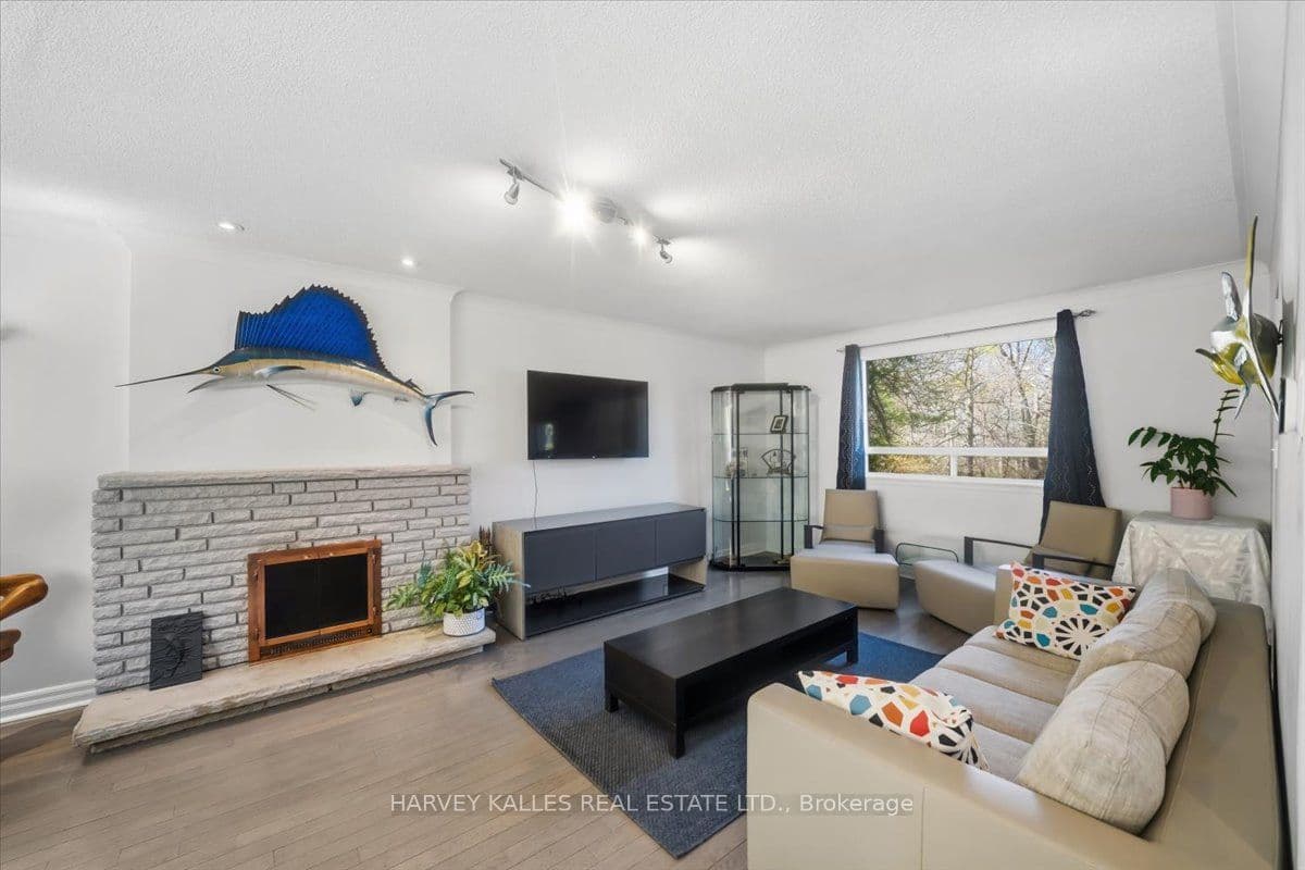 72 Walmer Road — photo 5