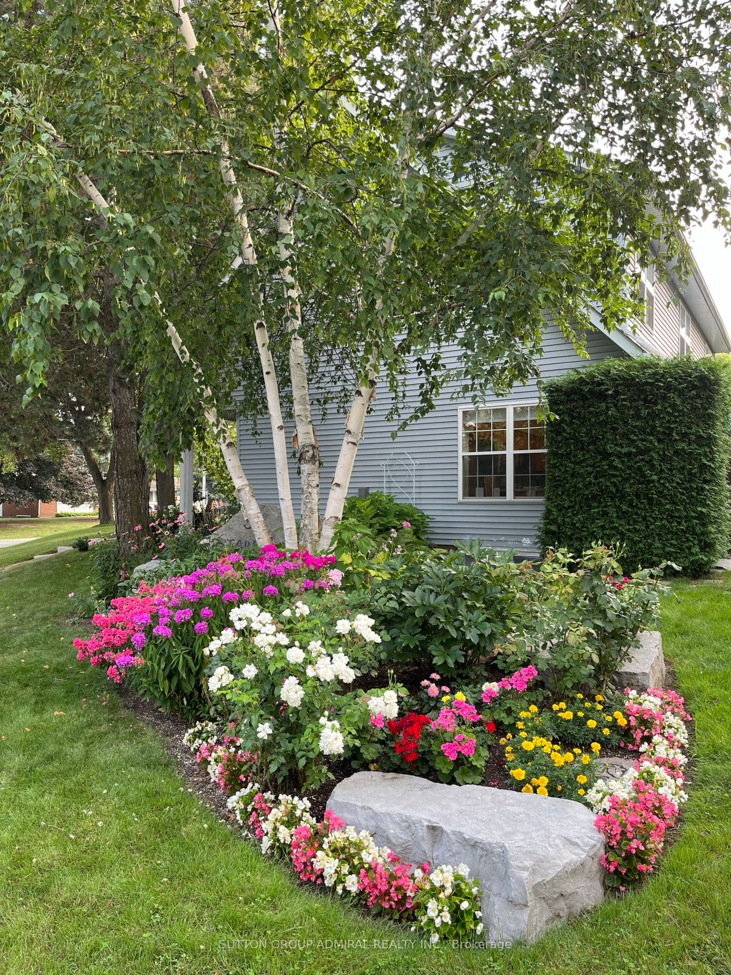 54 Starlight Crescent — photo 3
