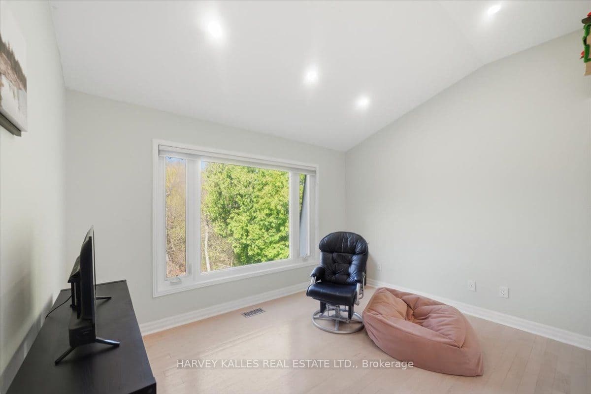 72 Walmer Road — photo 26