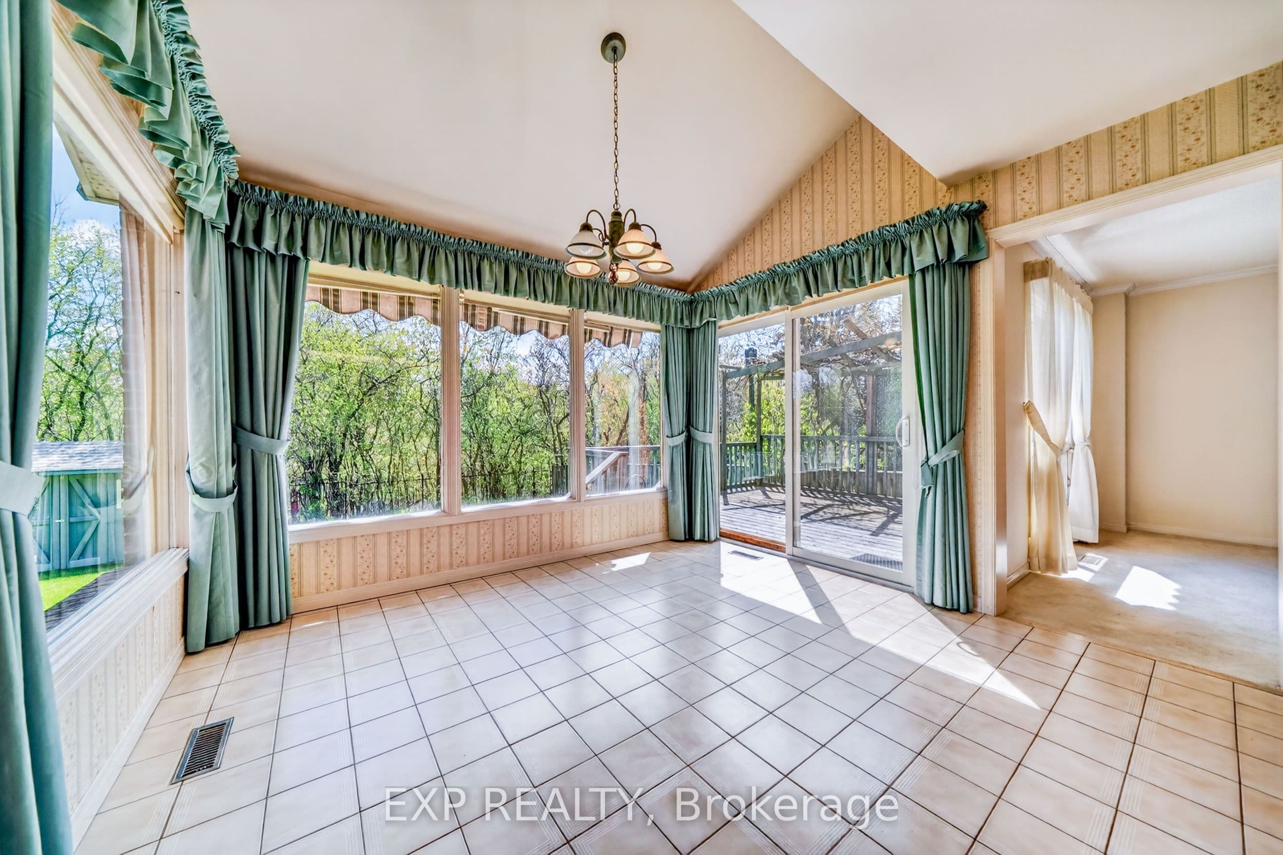 51 Sanderson Crescent — photo 31