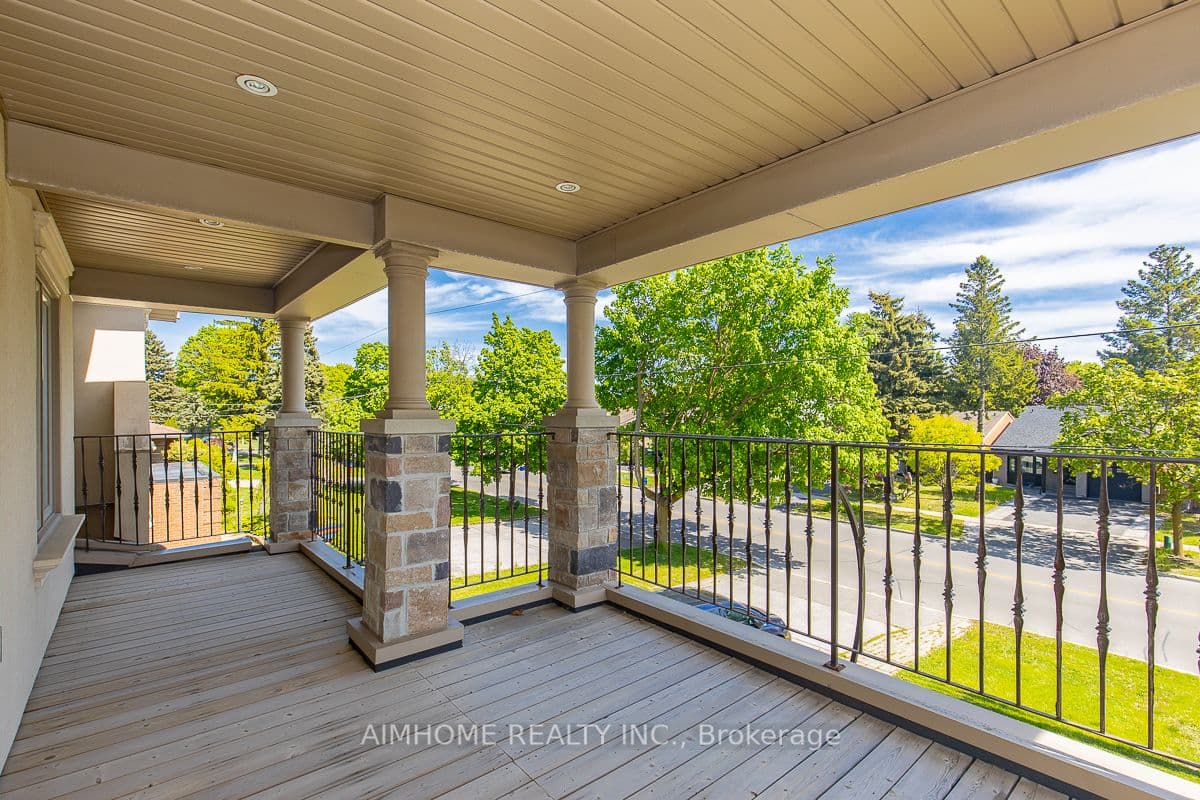 220 Weldrick Road W — photo 37
