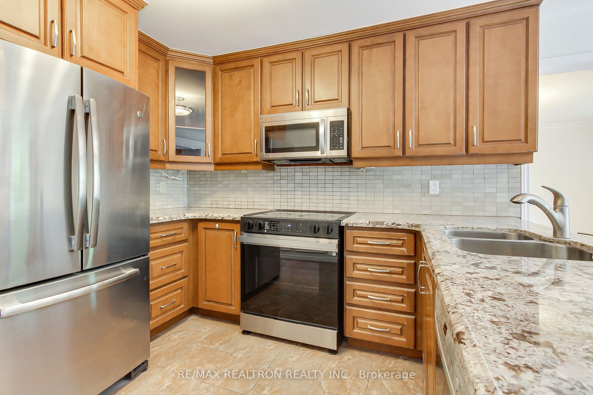 19 Crystal Drive N — photo 18