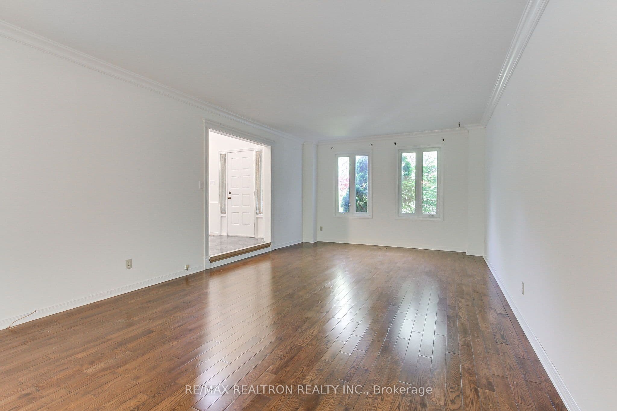 19 Crystal Drive N — photo 12