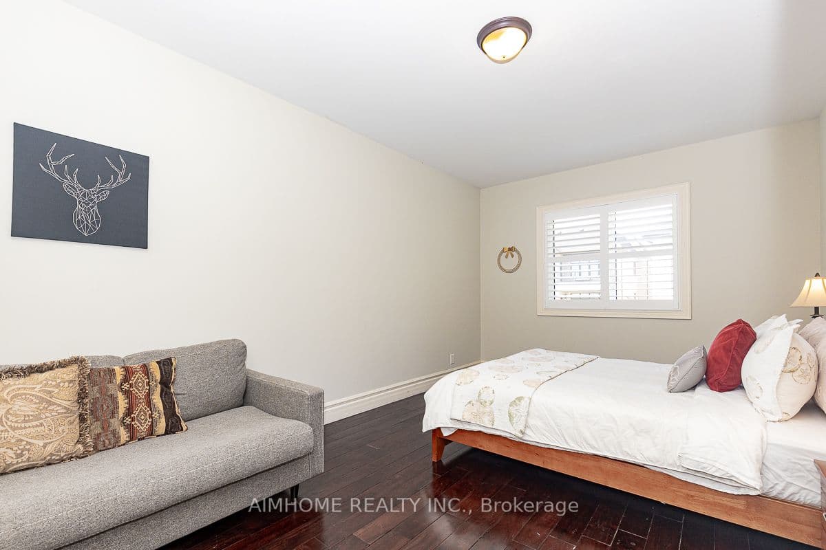 220 Weldrick Road W — photo 24