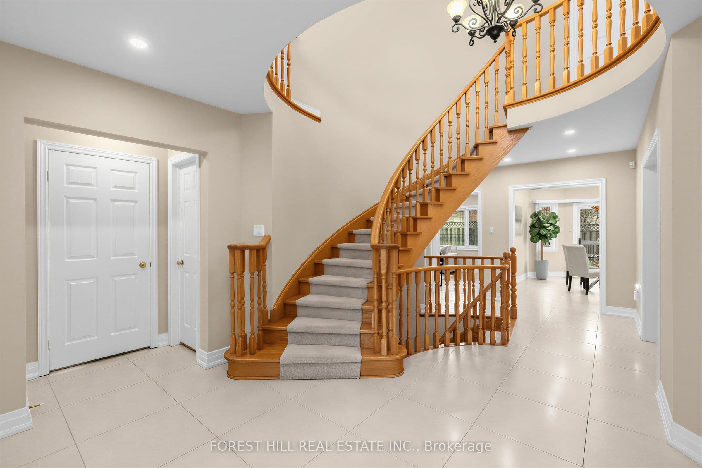 17 Lady Lynn Crescent — photo 10